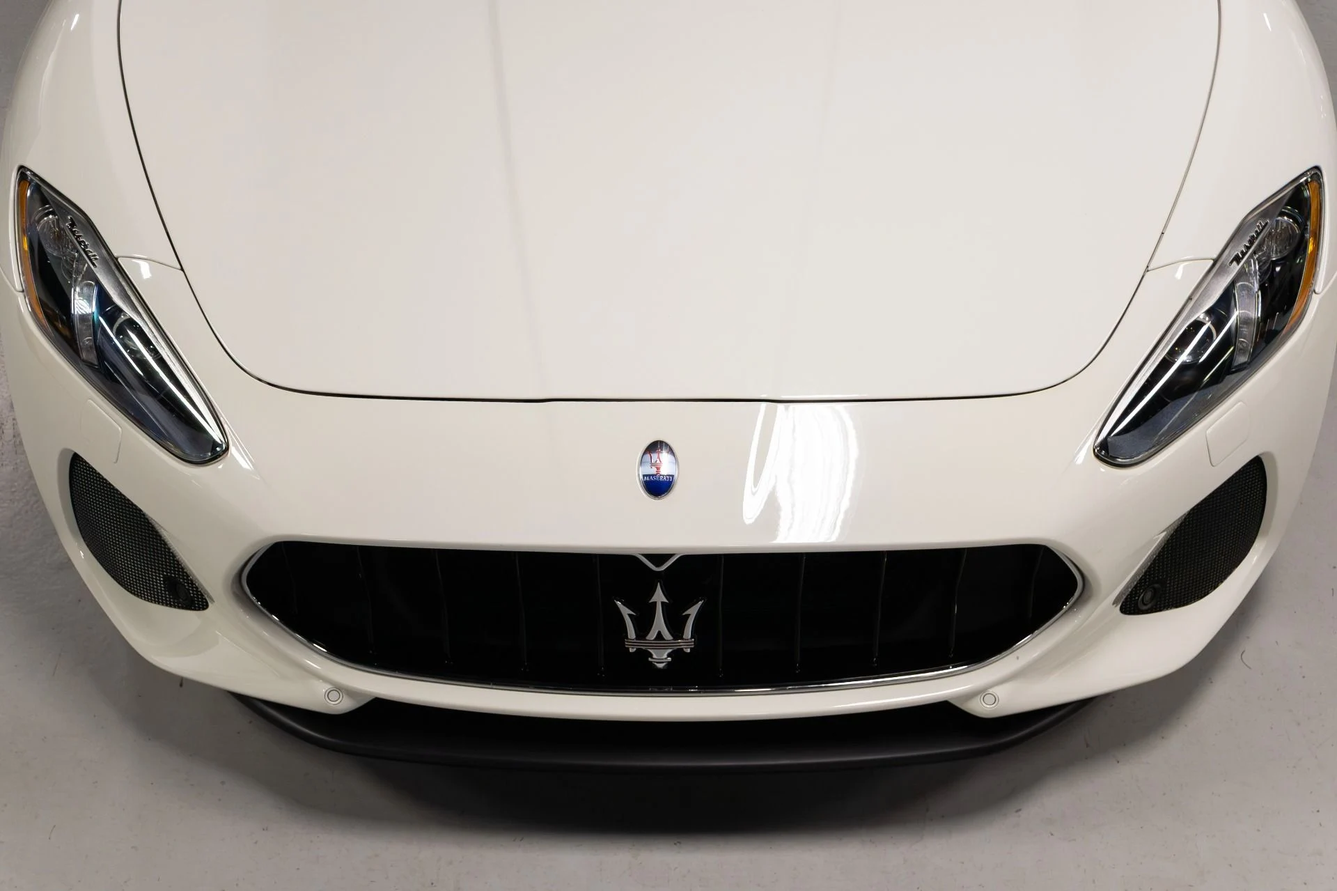 mph064_3142773791_Used_2018_Maserati_Gran_Turismo_1761598740_add21d054a