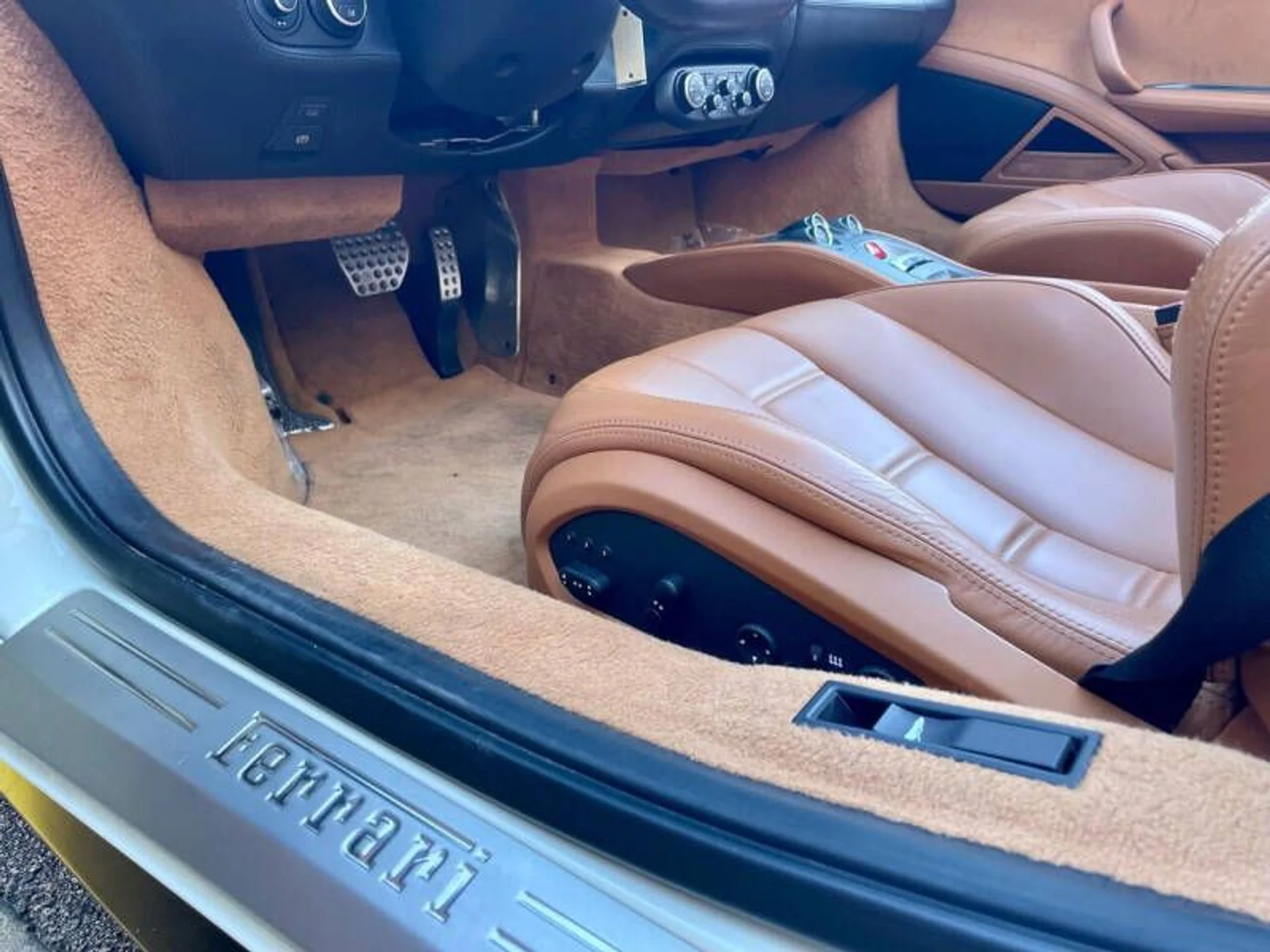 mph064_3157820104_2013_ferrari_458_spider_base_2dr_convertible_1c6054b795