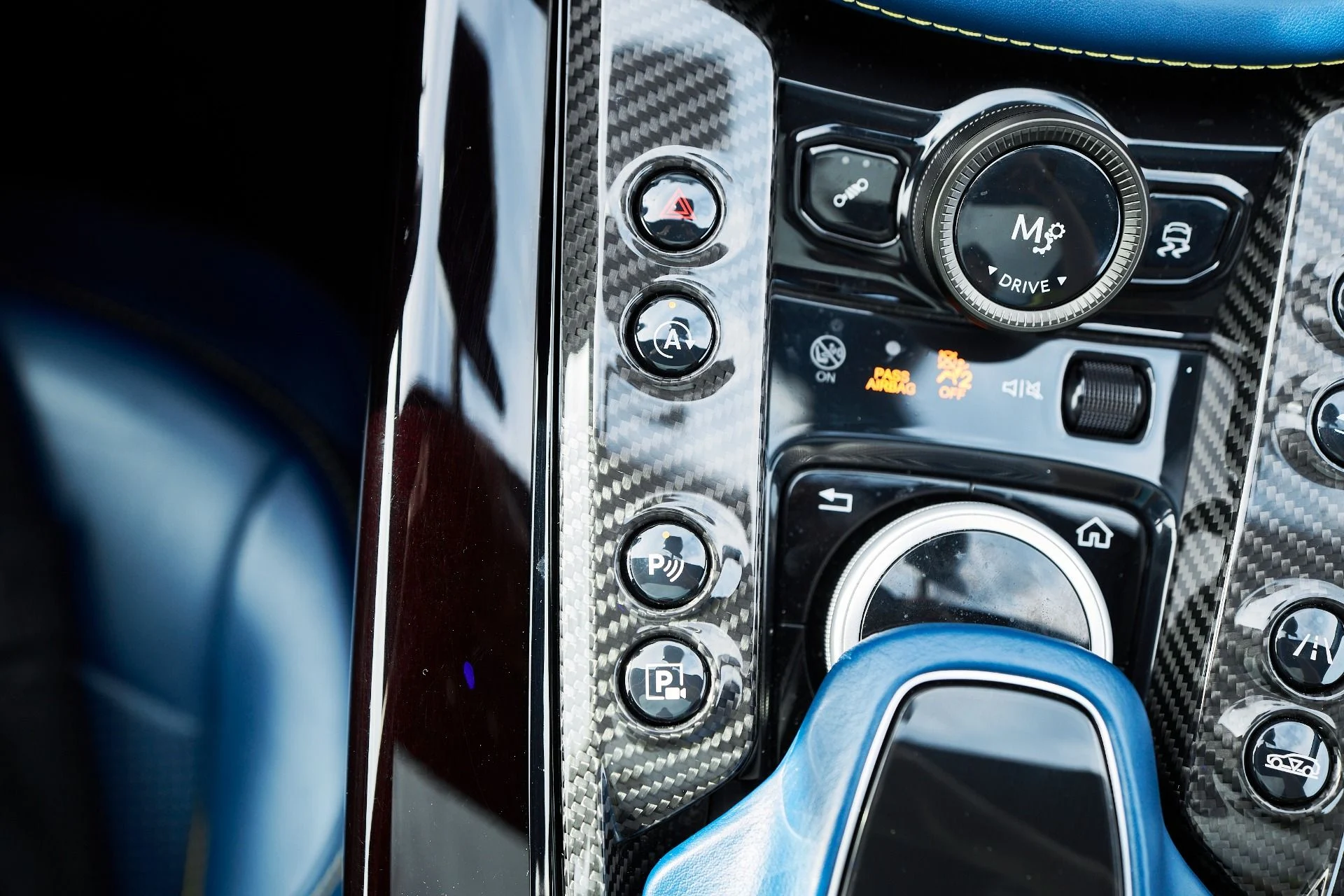 mph064_3188069864_Used_2023_Aston_Martin_DBX_707_1762900426_05b2e00ed4