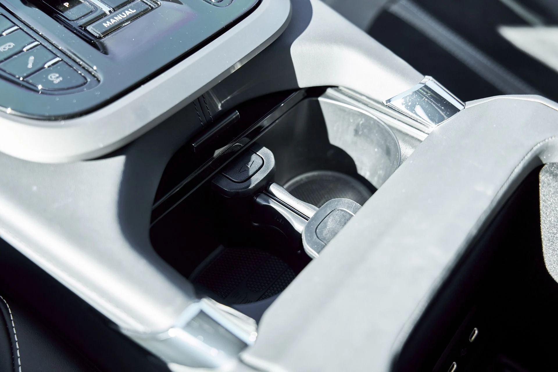 mph064_3191424704_Used_2025_Aston_Martin_DBX_707_1767063263_46578b6e7f