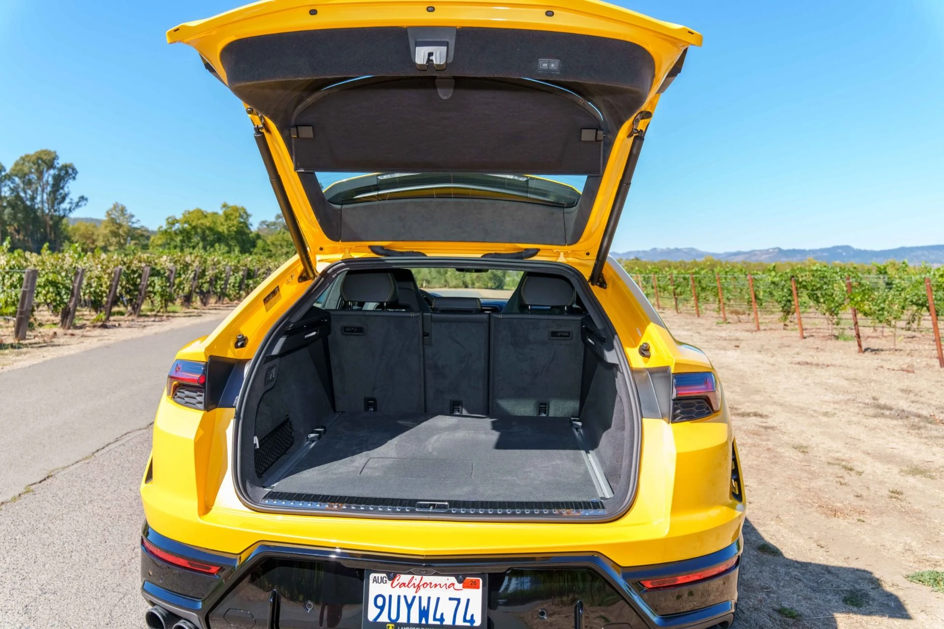 mph064_3202518931_Used_2025_Lamborghini_Urus_SE_1759793351_c25a4e7201