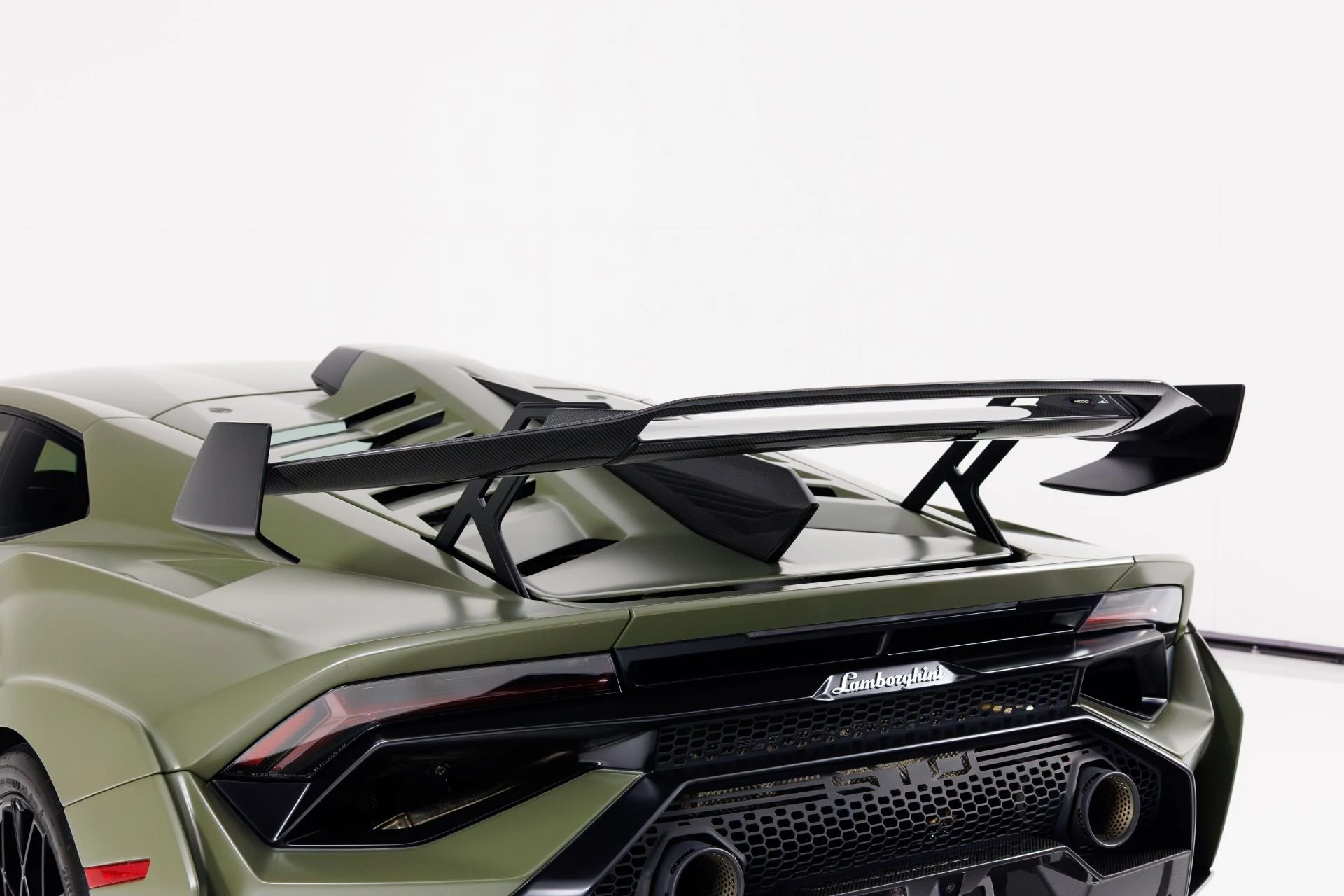 mph064_3246433272_Used_2022_Lamborghini_Huracan_STO_1770056133_47f21d1ec8