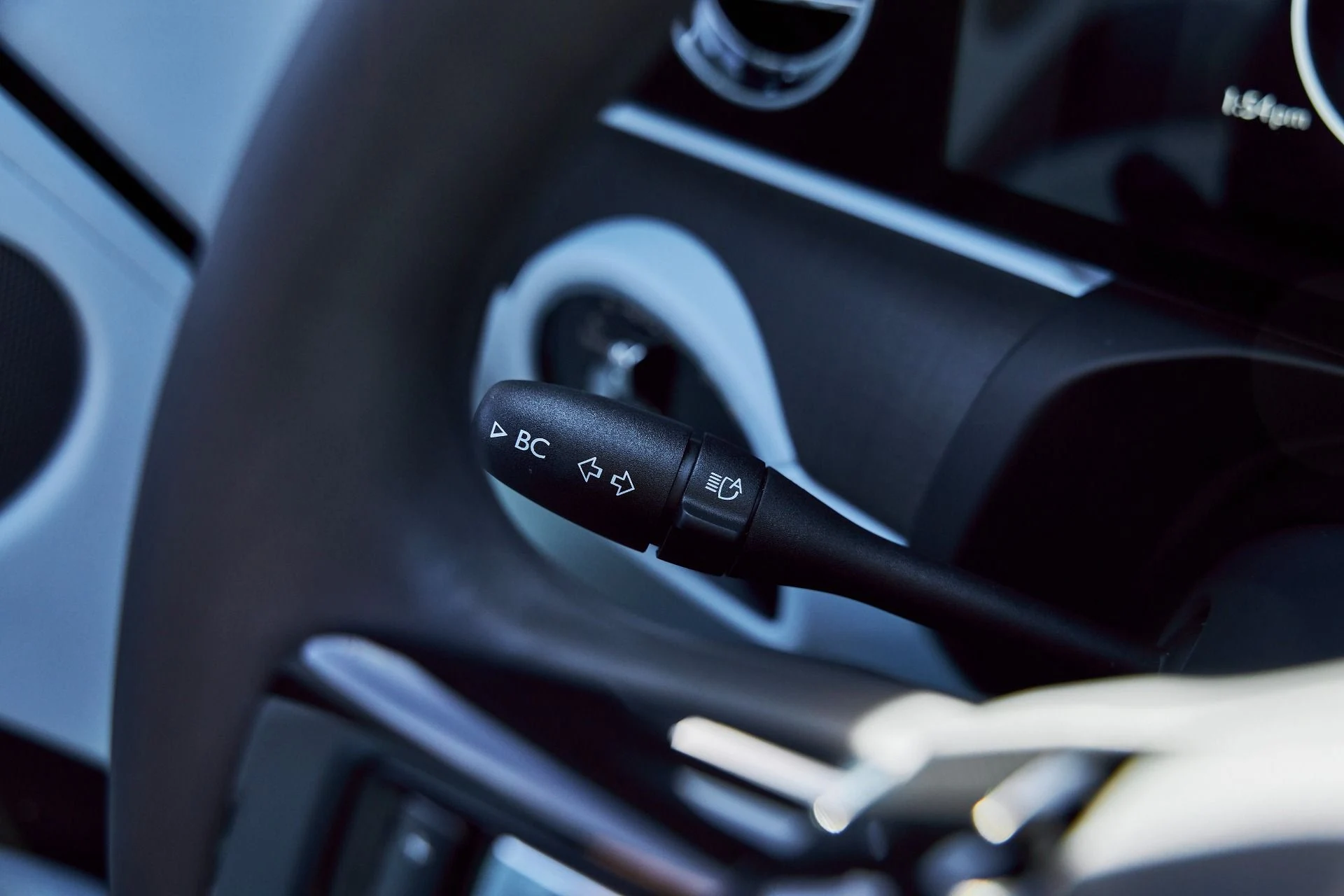 mph064_3292190192_Used_2025_Rolls_Royce_Spectre_Base_1773452574_09346eaf41