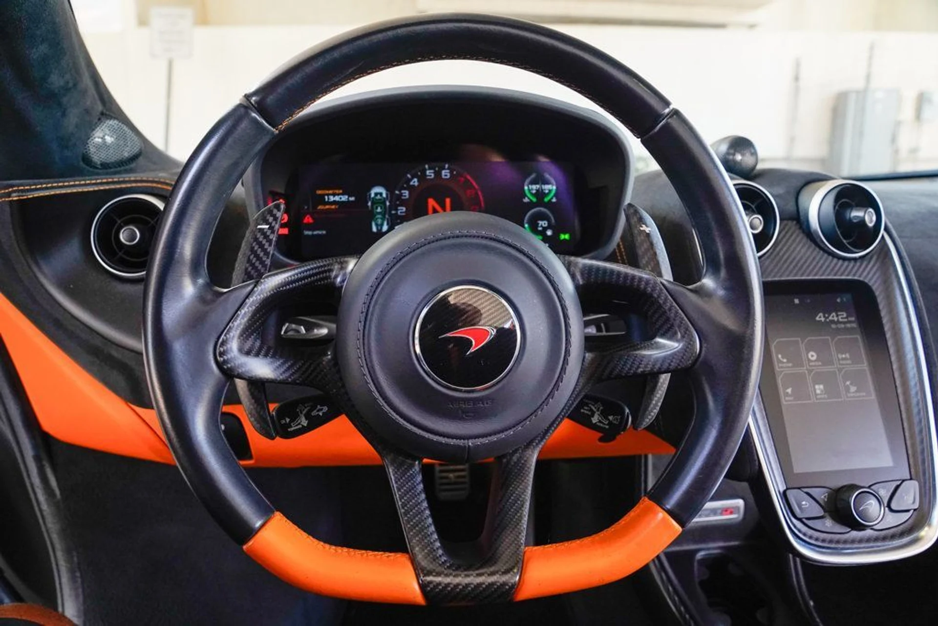 mph064_3292477379_used_2018_mclaren_570s_spider_14354_22891400_65_1024_63dc85b6ad