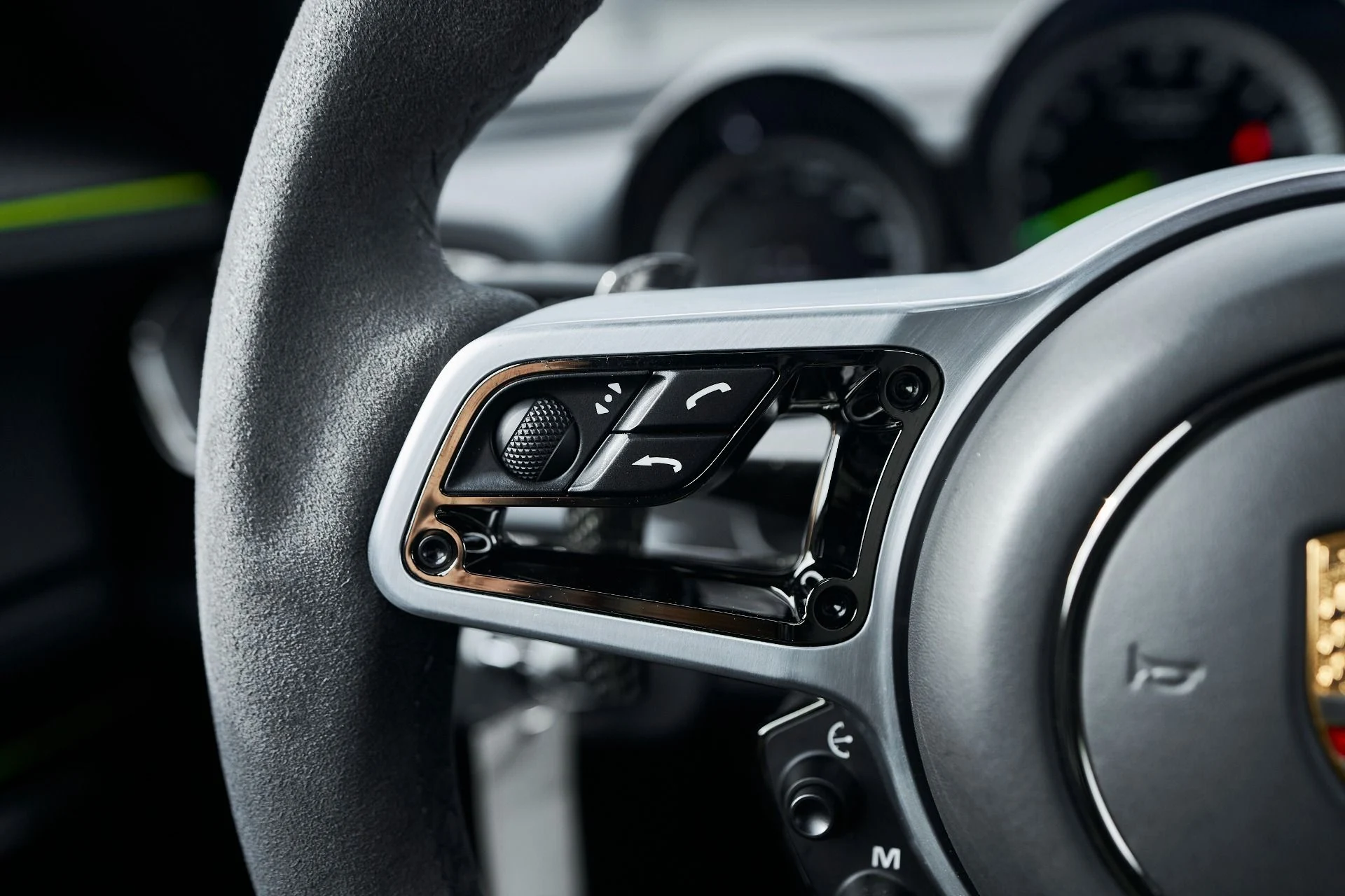 mph064_3315724655_Used_2015_Porsche_918_Spyder_w_Weissach_Package_1764874366_568b75cabd