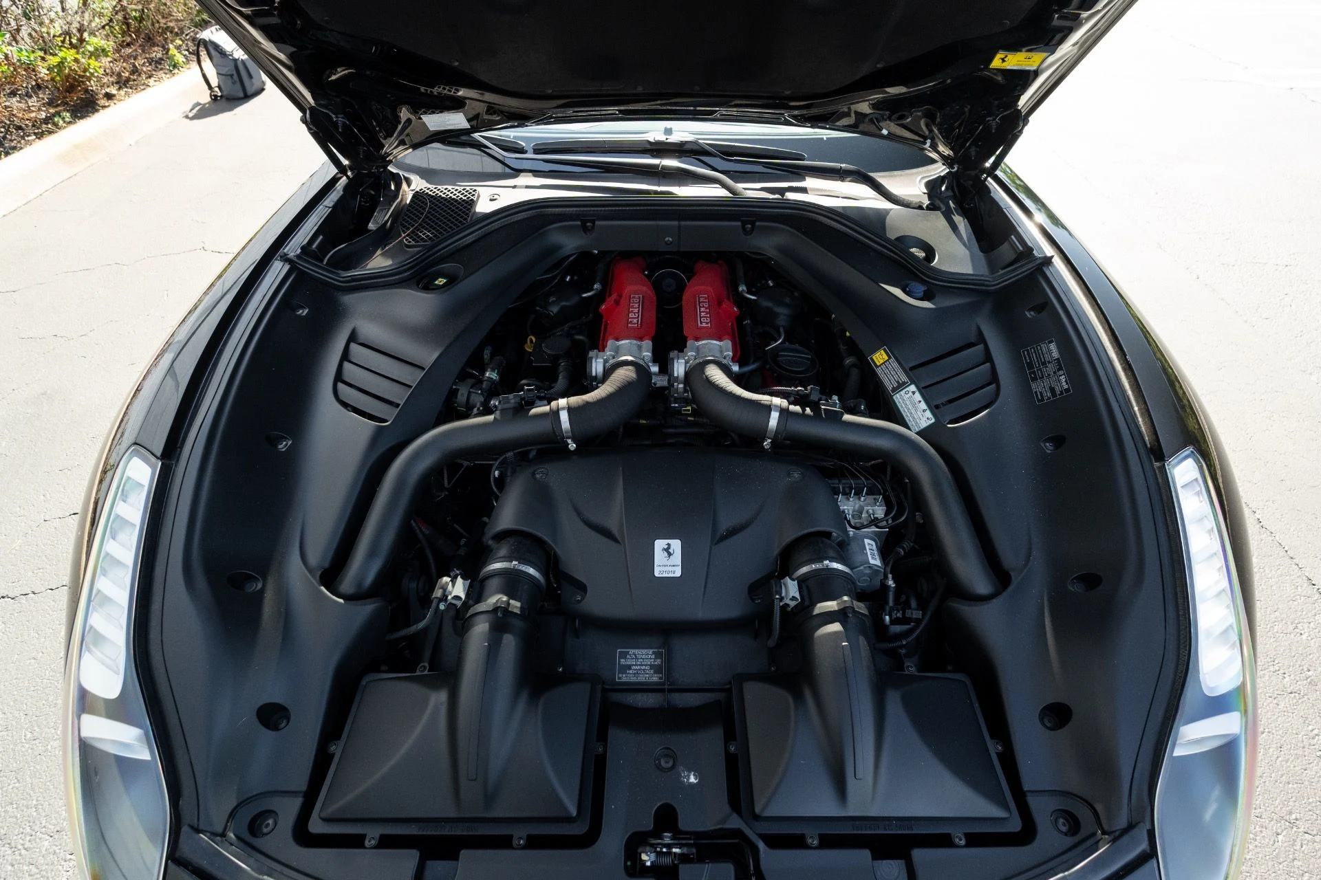 mph064_3320556268_Used_2017_Ferrari_California_T_1767065452_6090e39e80