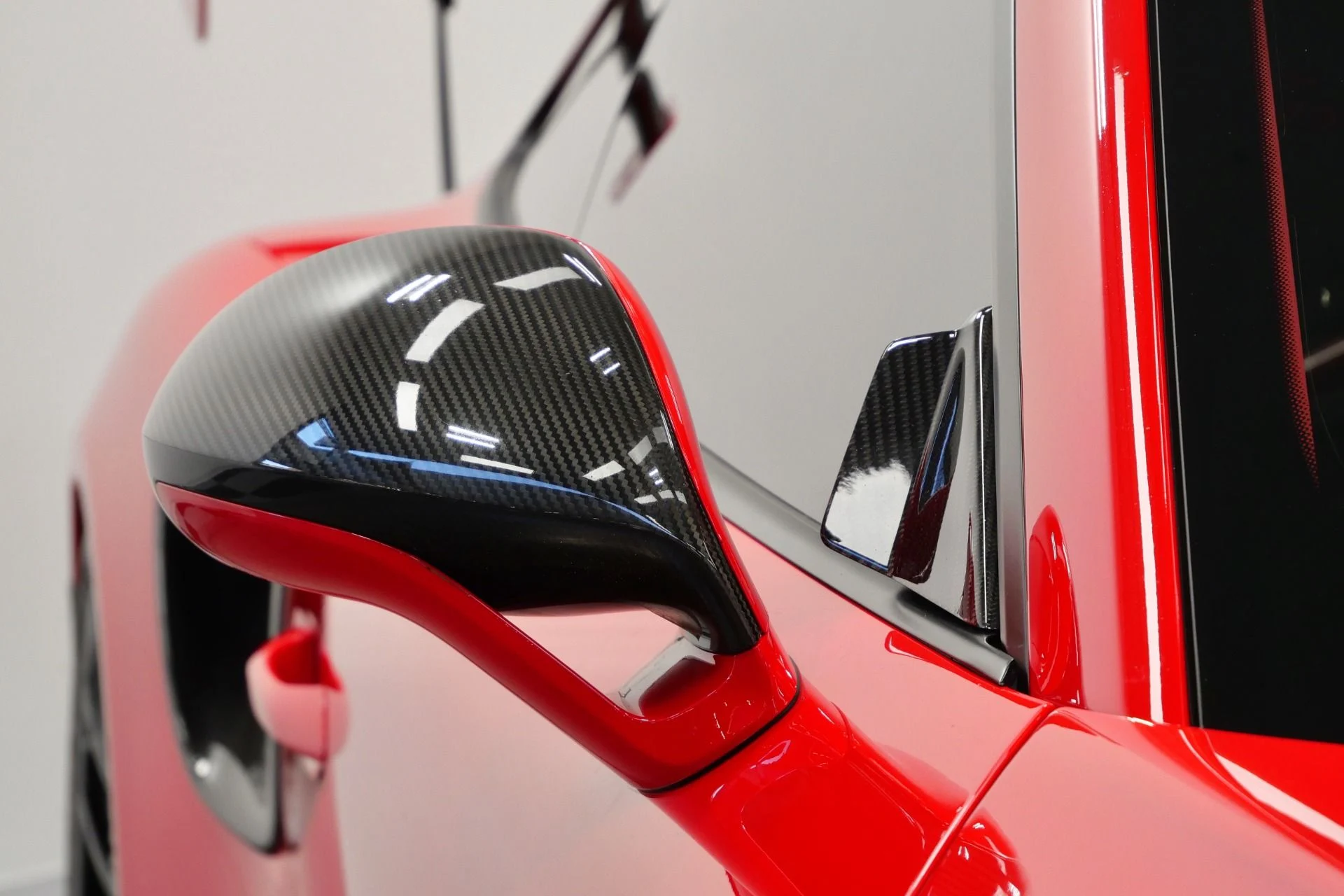 mph064_3349386246_Used_2018_Porsche_911_GT_2_RS_Weissach_Package_Front_Axle_Lift_1770139742_9cd7eed363