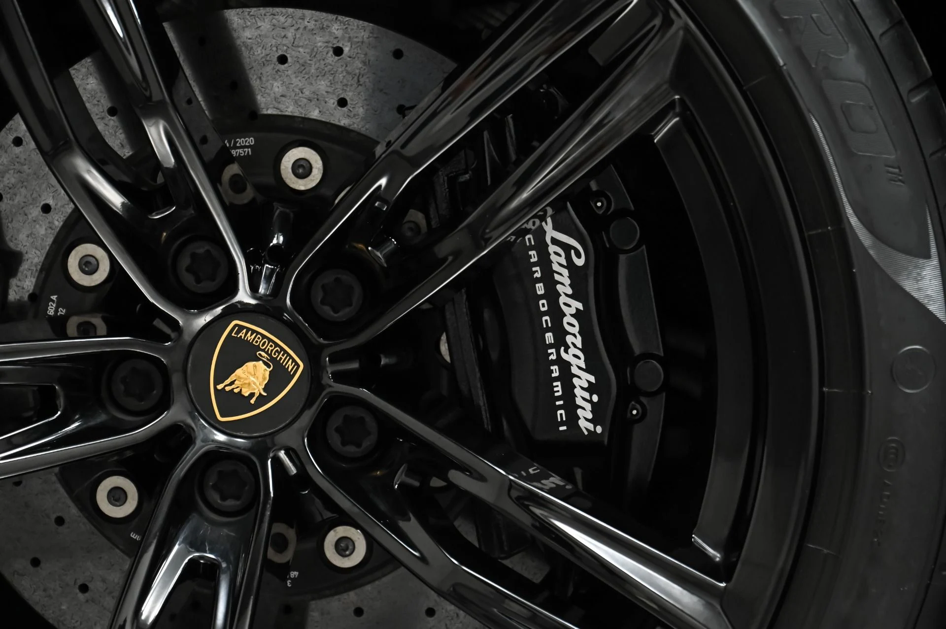 mph064_335839451_Used_2021_Lamborghini_Huracan_EVO_Base_1754943417_aca7ba058f