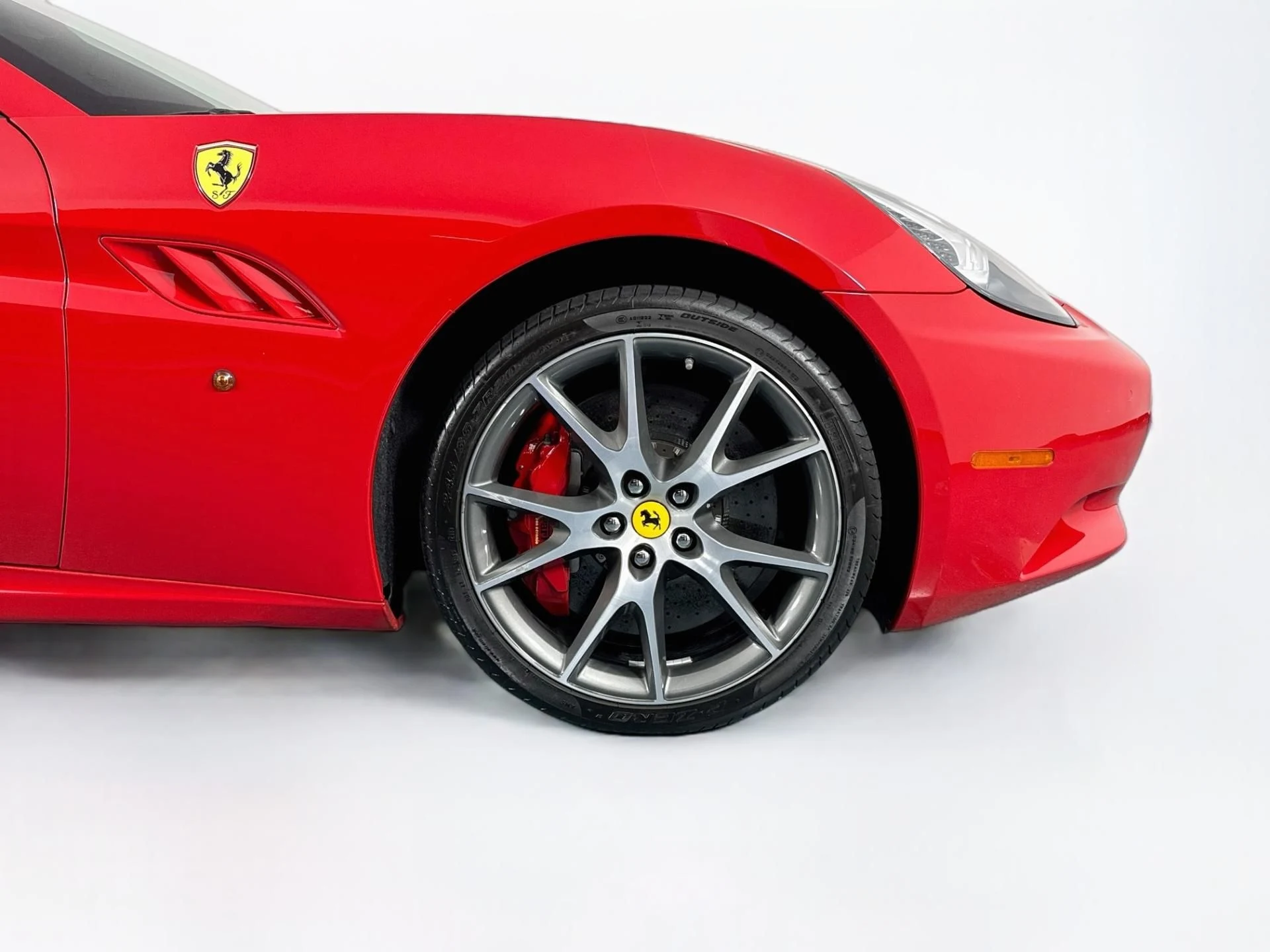mph064_3370130377_Used_2010_Ferrari_California_1790360507_7ba18366e9