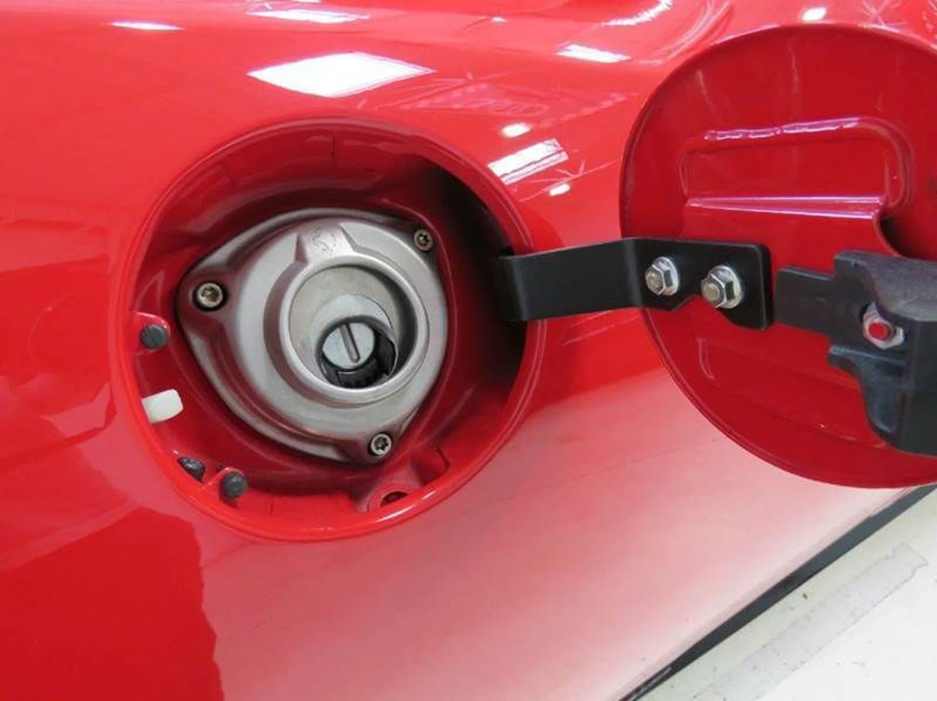 mph064_3374207028_2012_ferrari_458_italia_base_2dr_coupe_8cd2e9cd3b