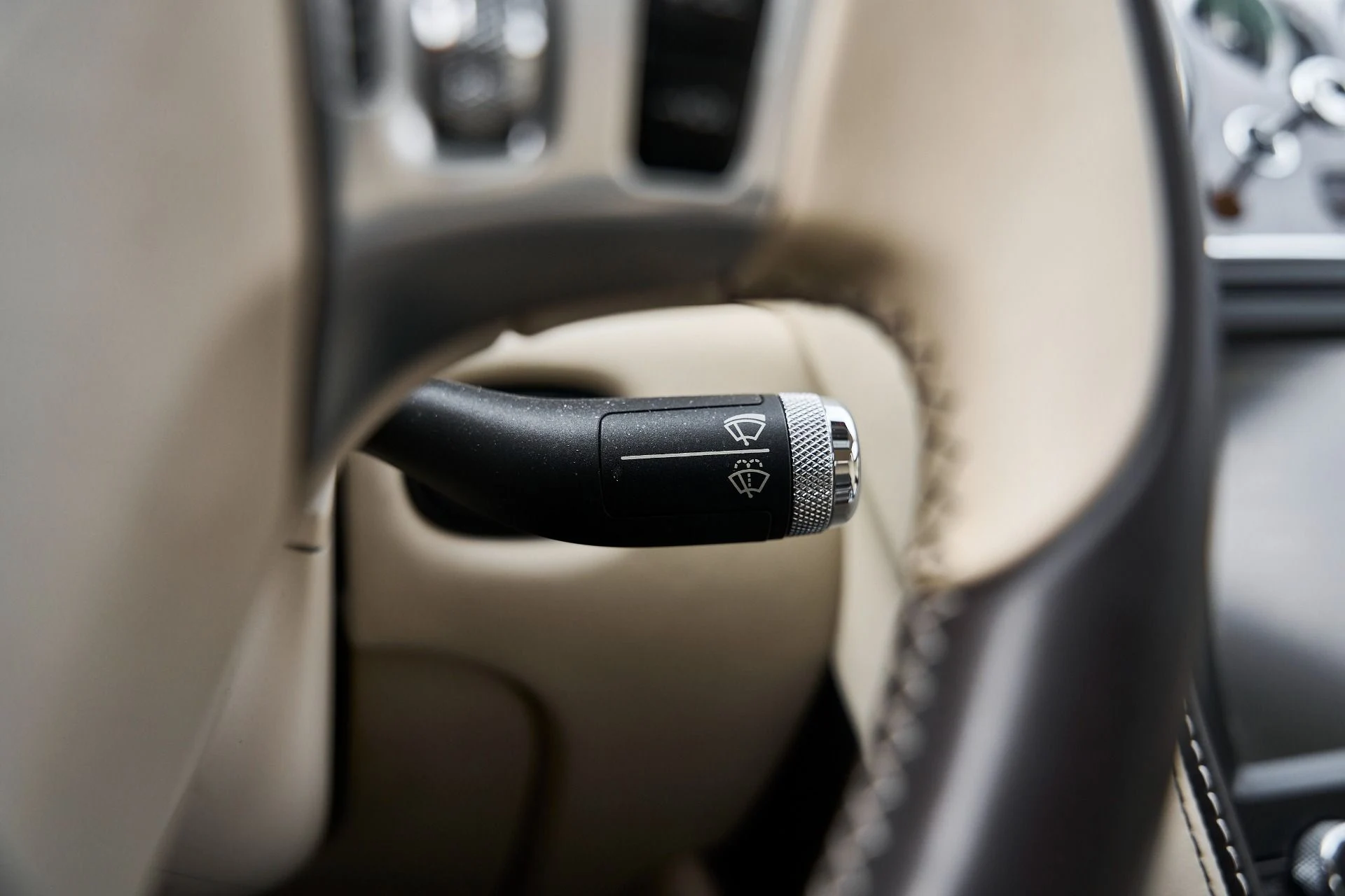 mph064_339916477_Used_2015_Bentley_Flying_Spur_V8_1769278422_2cf1dffb02