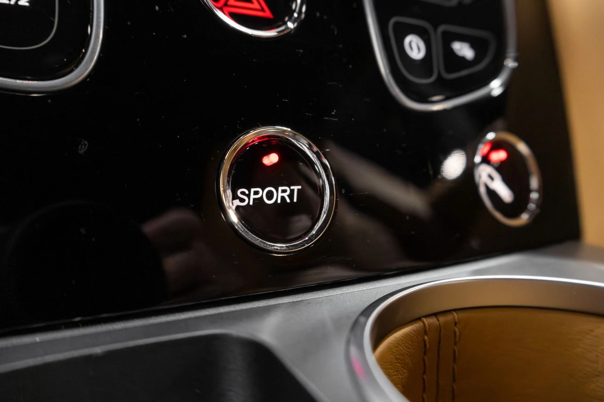 mph064_3400523450_Used_2016_Aston_Martin_Rapide_S_1767648441_afc1152f46