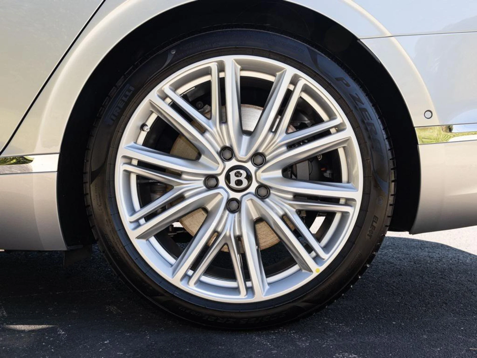 mph064_3450855085_465279750_68f229e5c83056c645fcfed0_2f79c43dc4