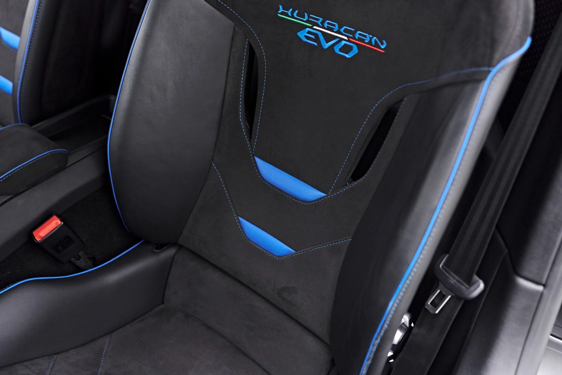 mph064_3469981481_Used_2021_Lamborghini_Huracan_EVO_Base_1758314709_455bd94dd2