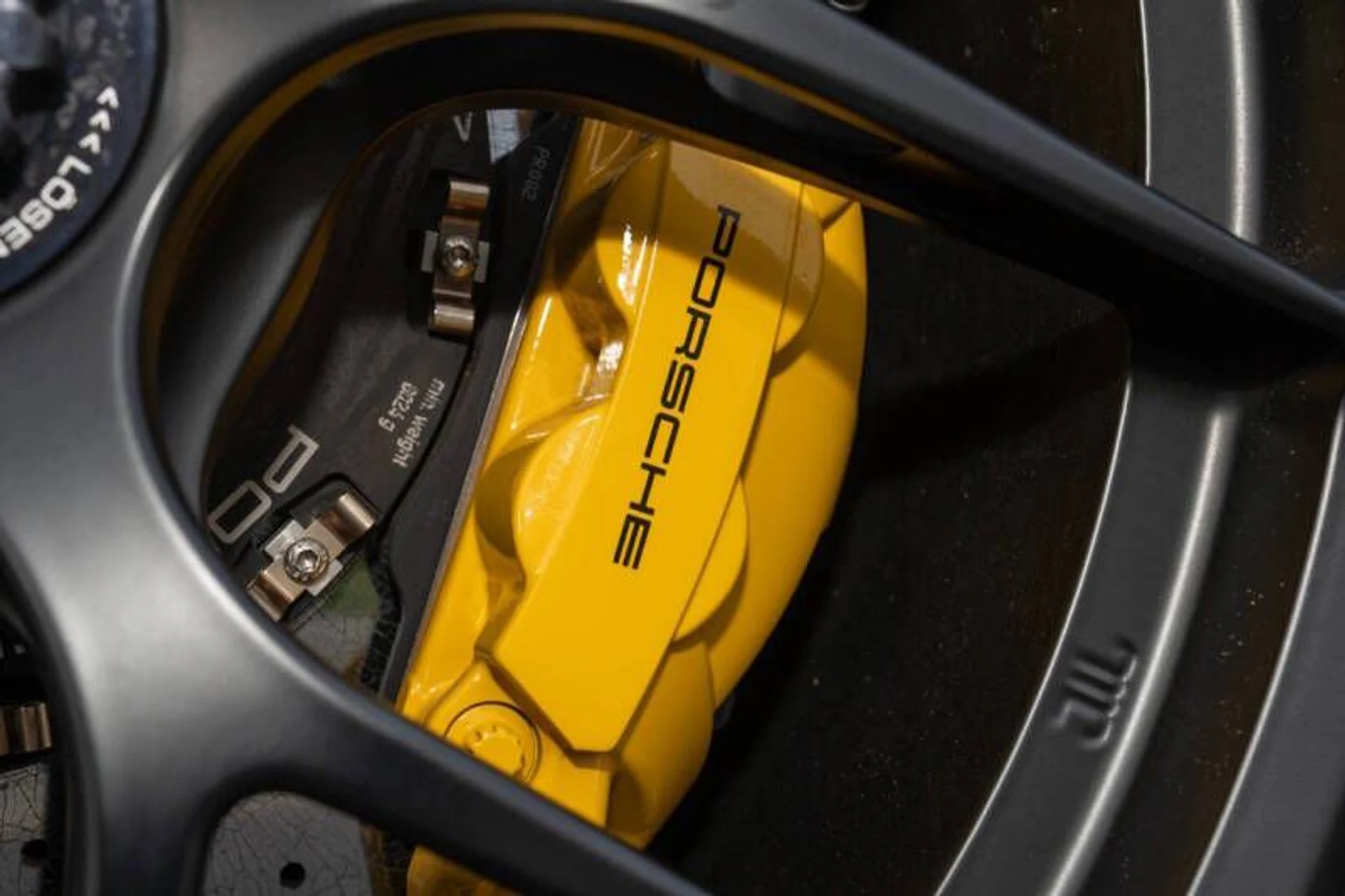 mph064_3499332103_2016_porsche_911_turbo_s_awd_2dr_coupe_4db884e329