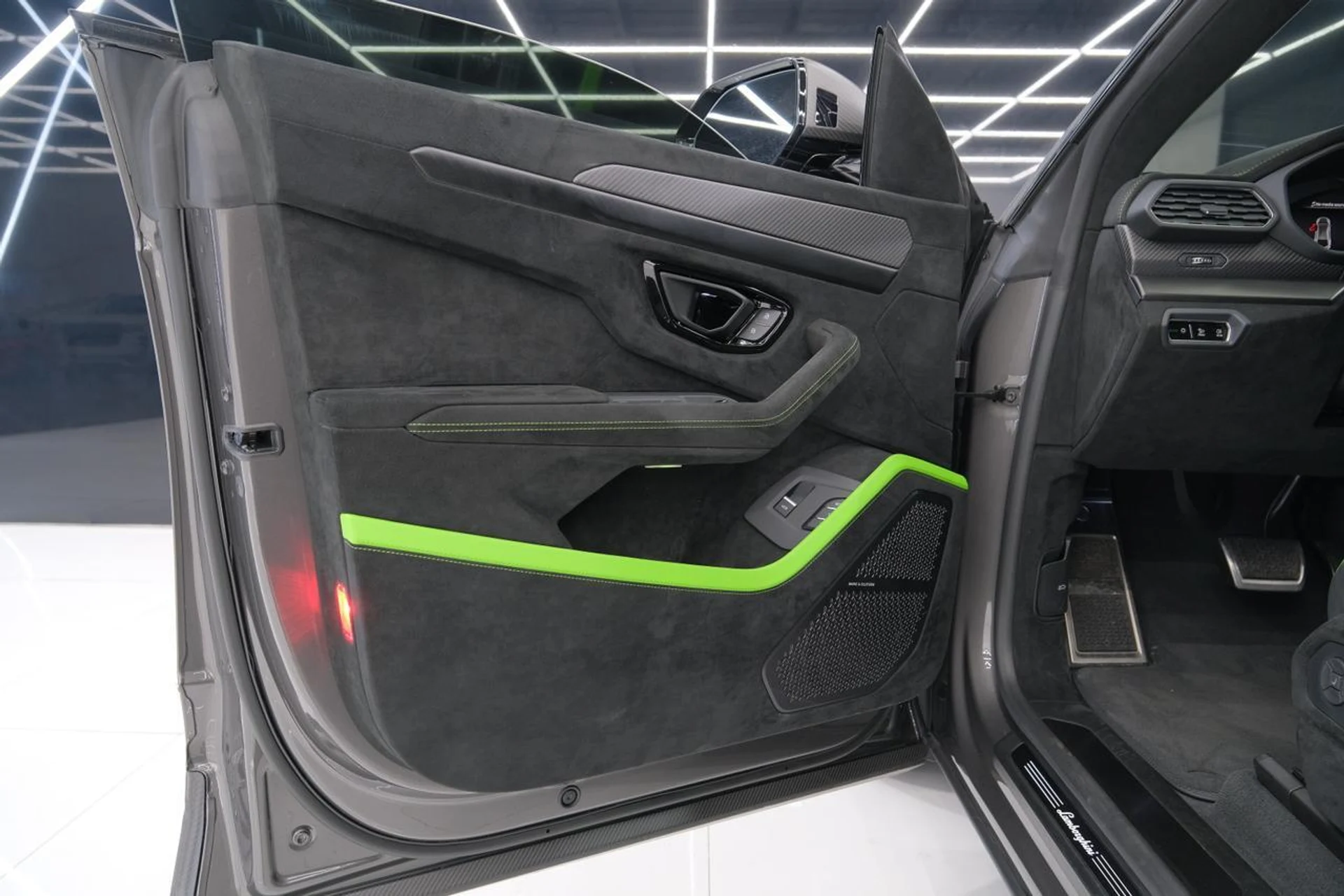 mph064_356700767_9ce136341c29cac1068b9ae590948dd5_65372039bd