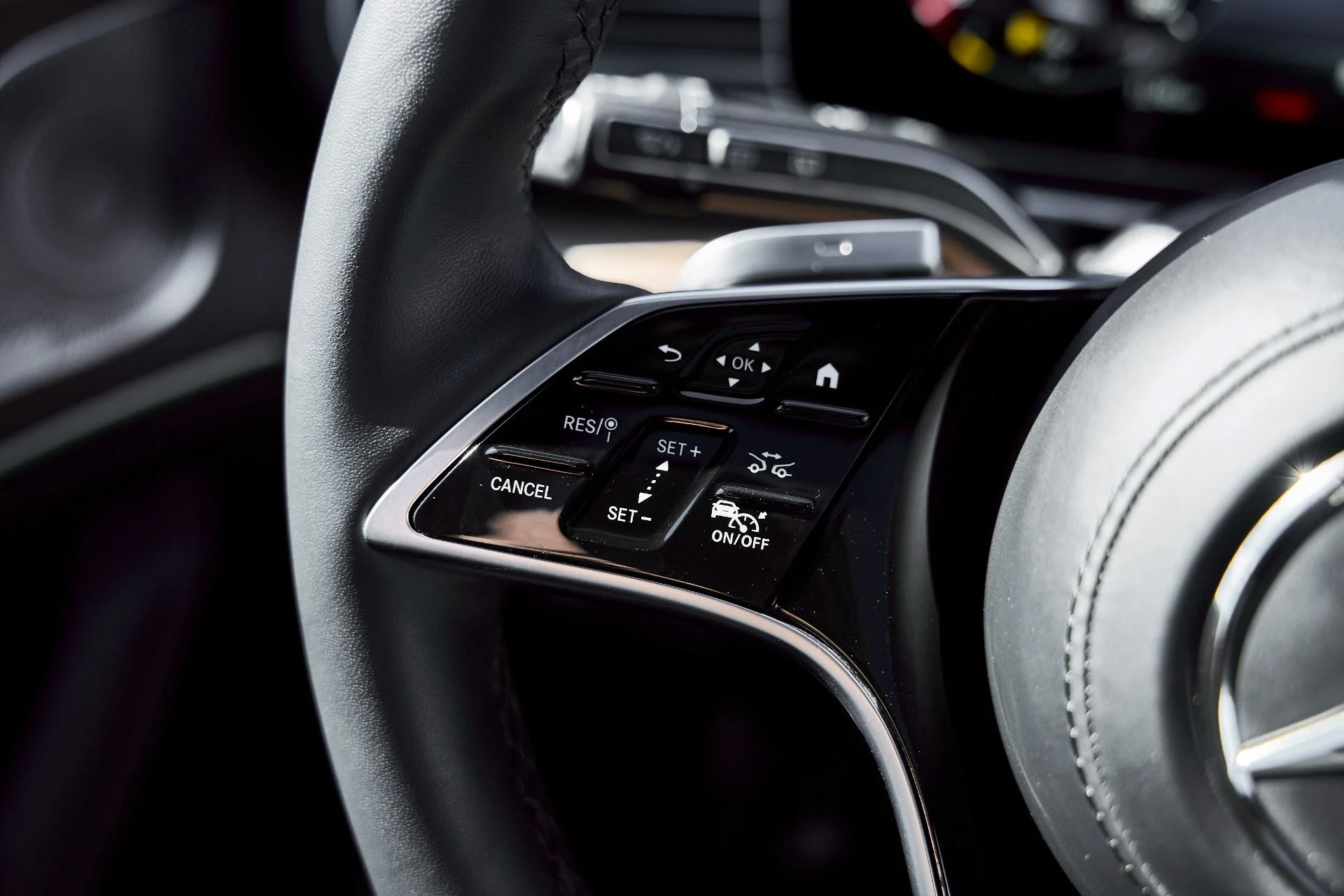 mph064_3584875473_Used_2025_Mercedes_Benz_GLS_Maybach_GLS_600_1771467929_d36e79ab81