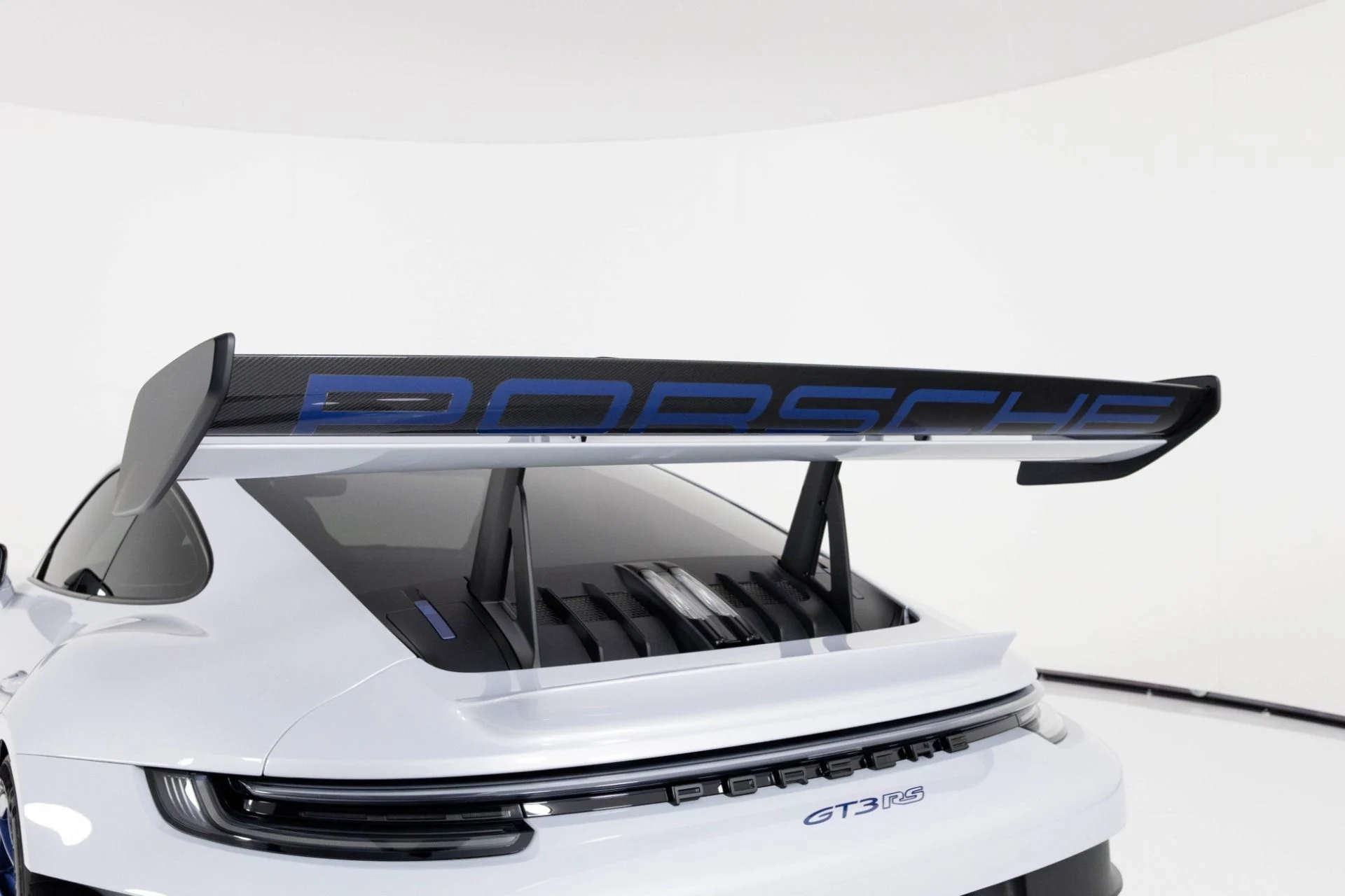 mph064_3601878132_Used_2025_Porsche_911_GT_3_RS_1763053594_c61dcf98fb