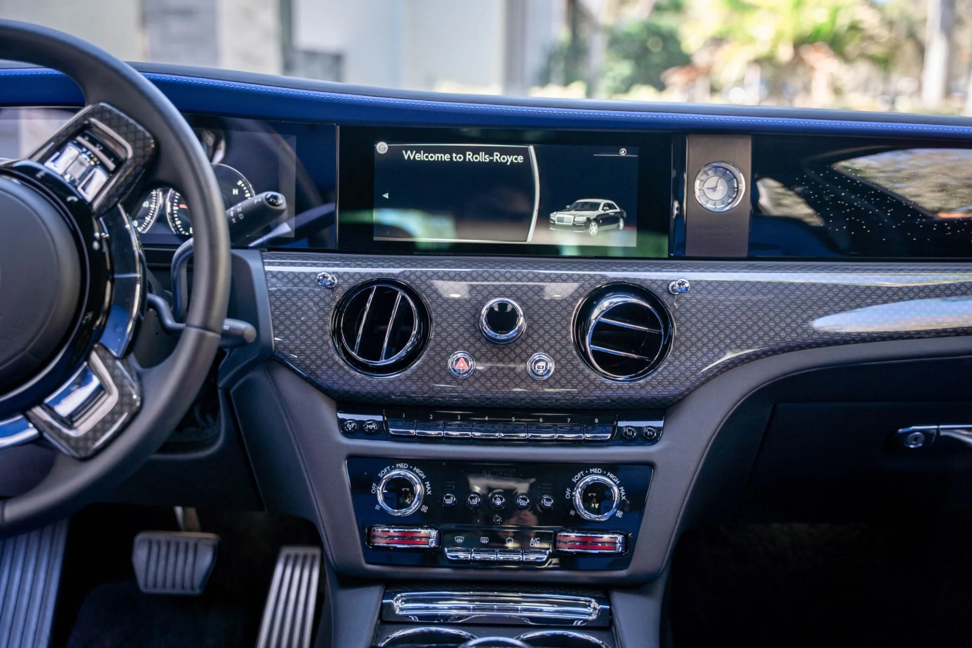 mph064_3608453253_Used_2022_Rolls_Royce_Black_Badge_Ghost_1772144636_5239a80a5f