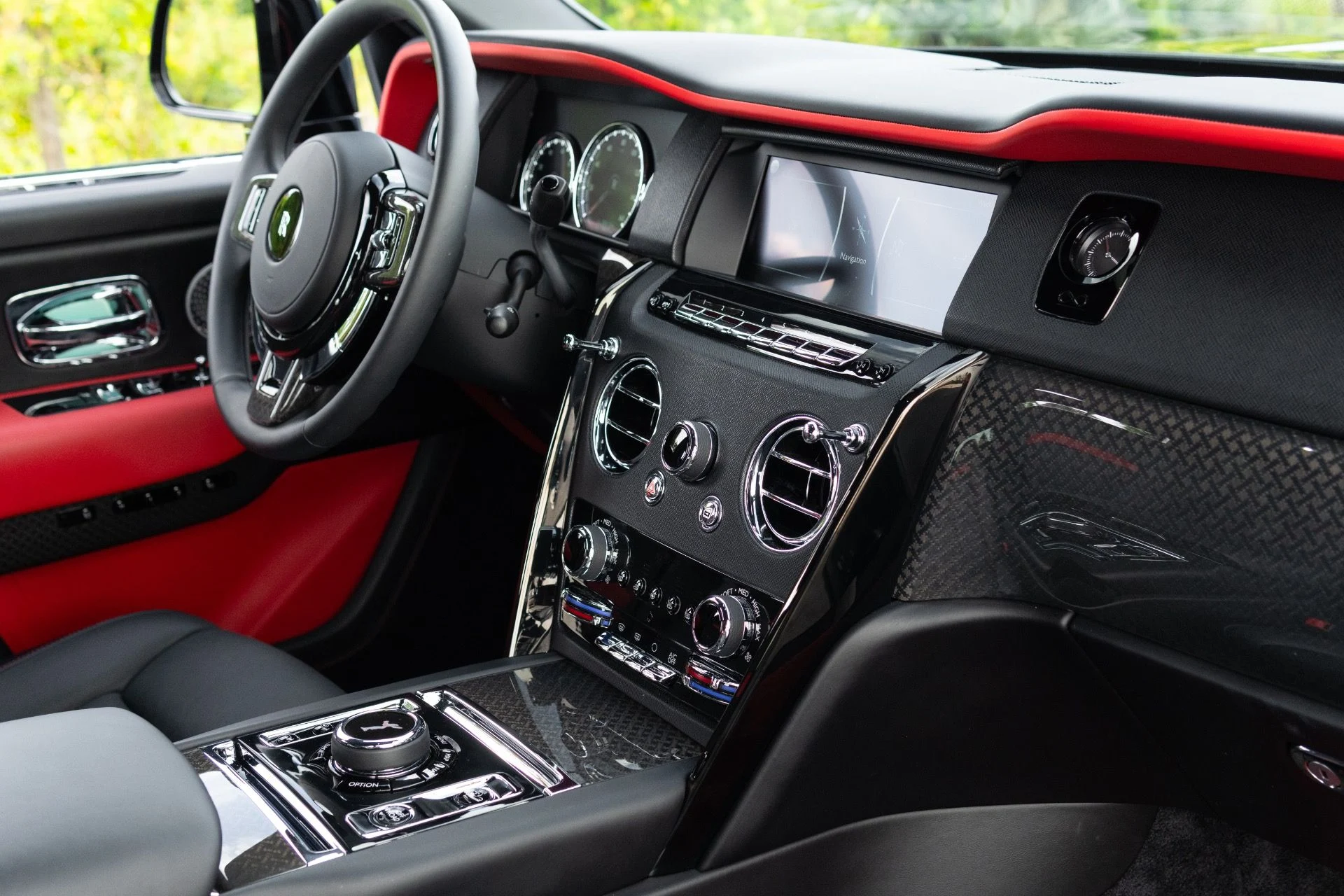 mph064_3639763353_Used_2022_Rolls_Royce_Black_Badge_Cullinan_1776130970_ec66d16950