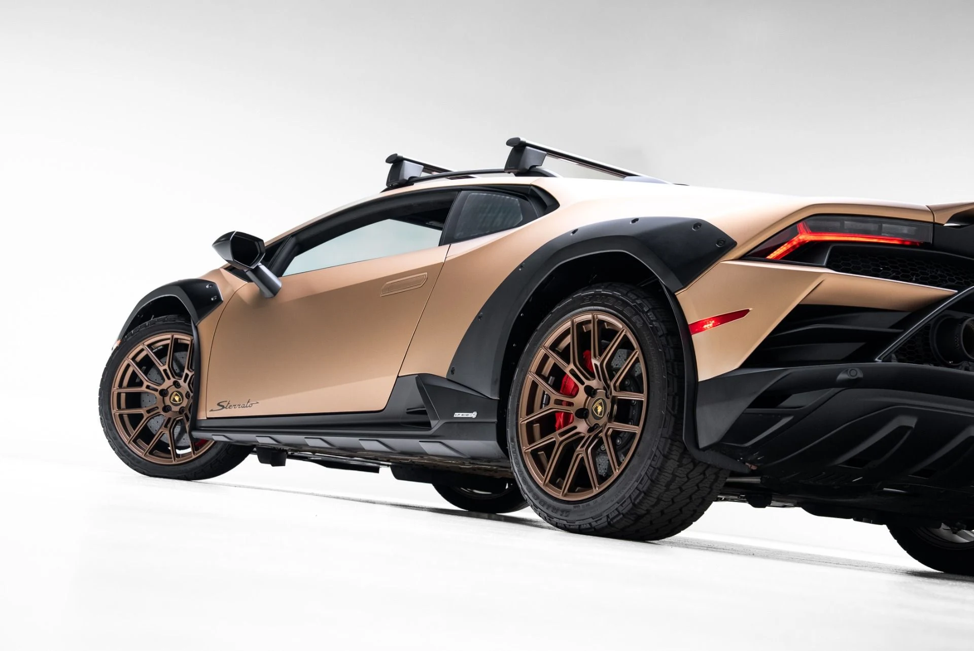 mph064_3659469952_Used_2024_Lamborghini_Huracan_Sterrato_1774458847_5f0857a6e5