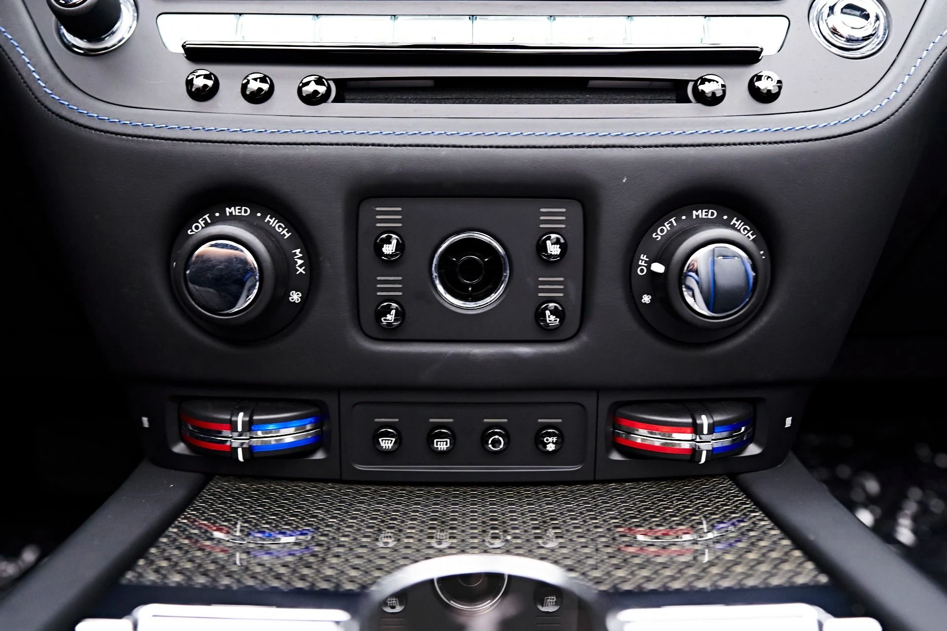 mph064_3710914379_Used_2018_Rolls_Royce_Dawn_Base_1712097649_1ad7f0d2a3