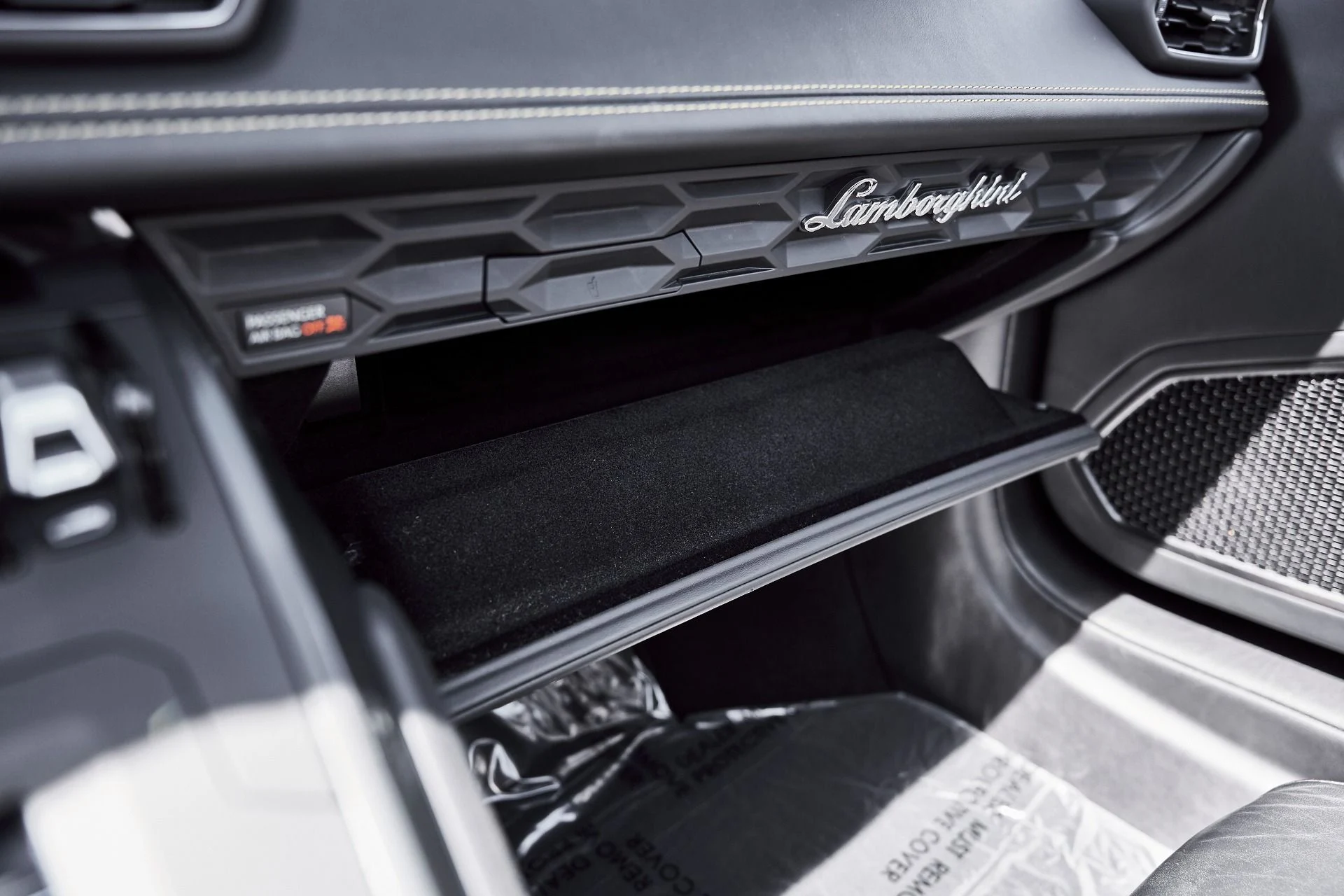 mph064_3770889317_Used_2023_Lamborghini_Huracan_EVO_Base_1776733494_1a295c7f1c