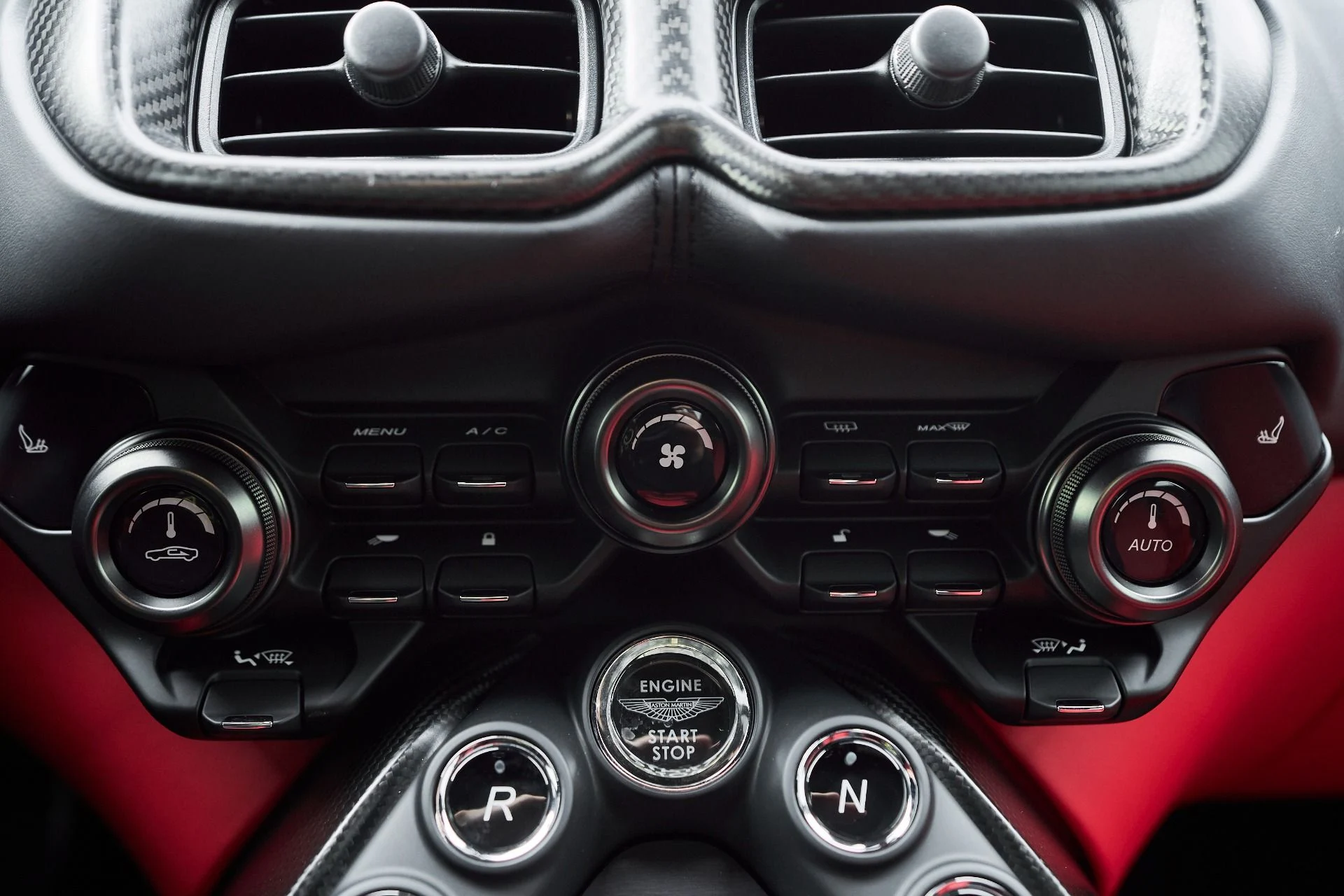 mph064_3783538825_Used_2023_Aston_Martin_Vantage_Base_1764729844_cba4beb646