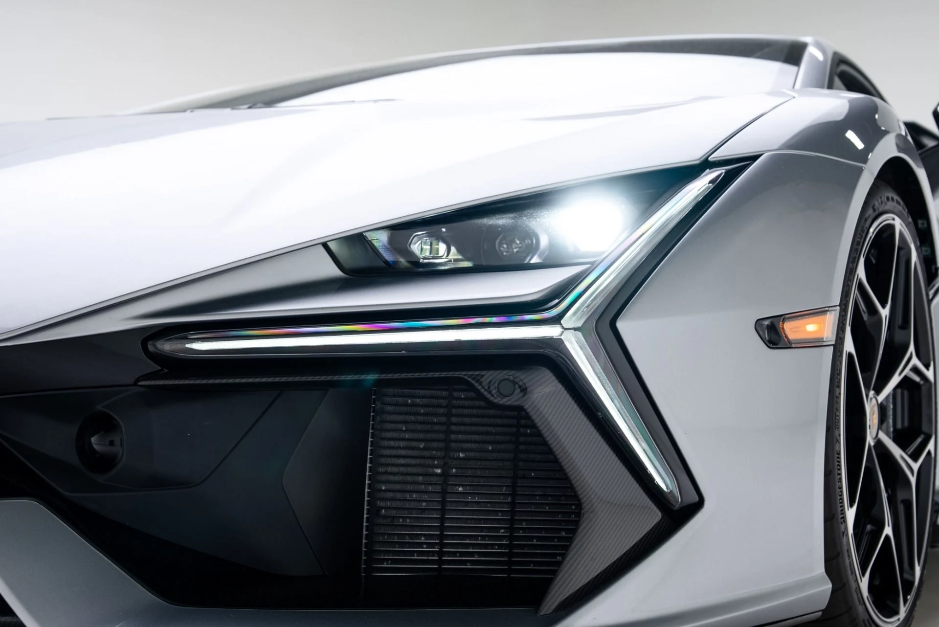 mph064_3832276174_Used_2025_Lamborghini_Revuelto_1770663067_9ccc32c9fe