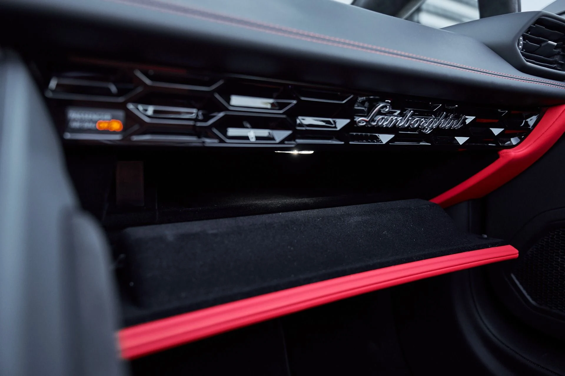 mph064_3859543467_Used_2024_Lamborghini_Huracan_EVO_Spyder_1766881387_1558926f16