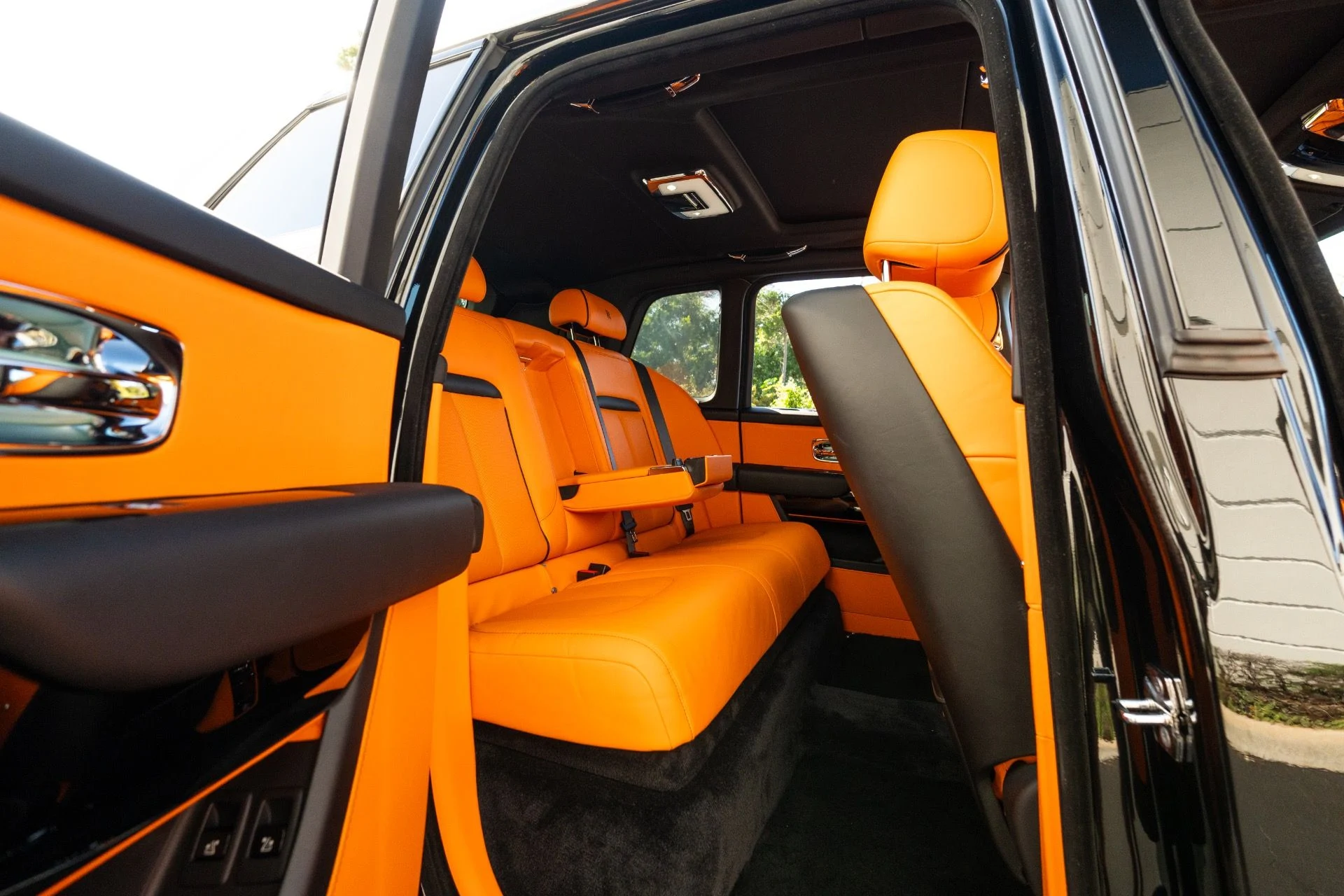 mph064_3861776537_Used_2019_Rolls_Royce_Cullinan_1769627245_c7eb7bd3e2