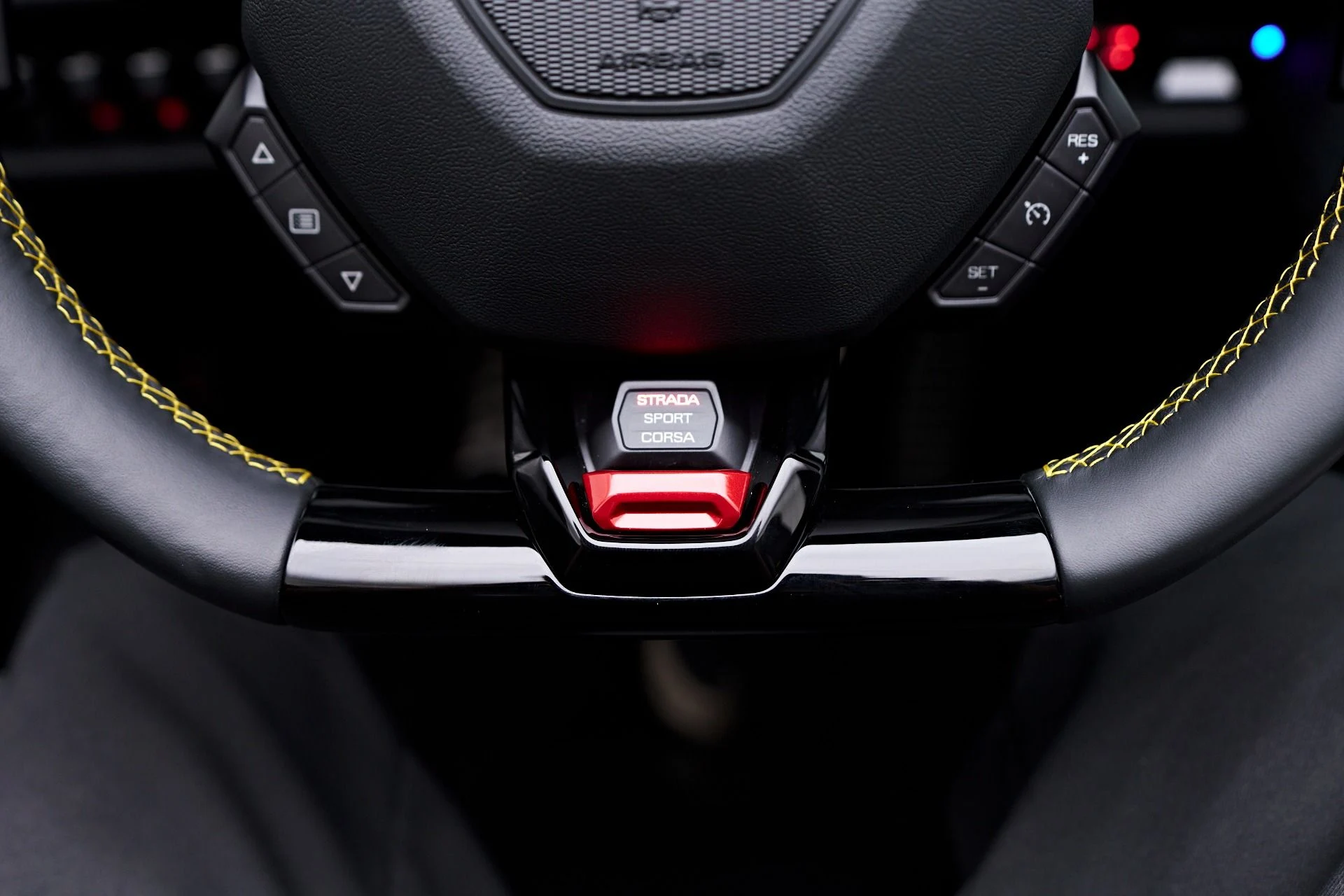 mph064_3963739195_Used_2021_Lamborghini_Huracan_EVO_Base_1754524536_a64a1a9bbf