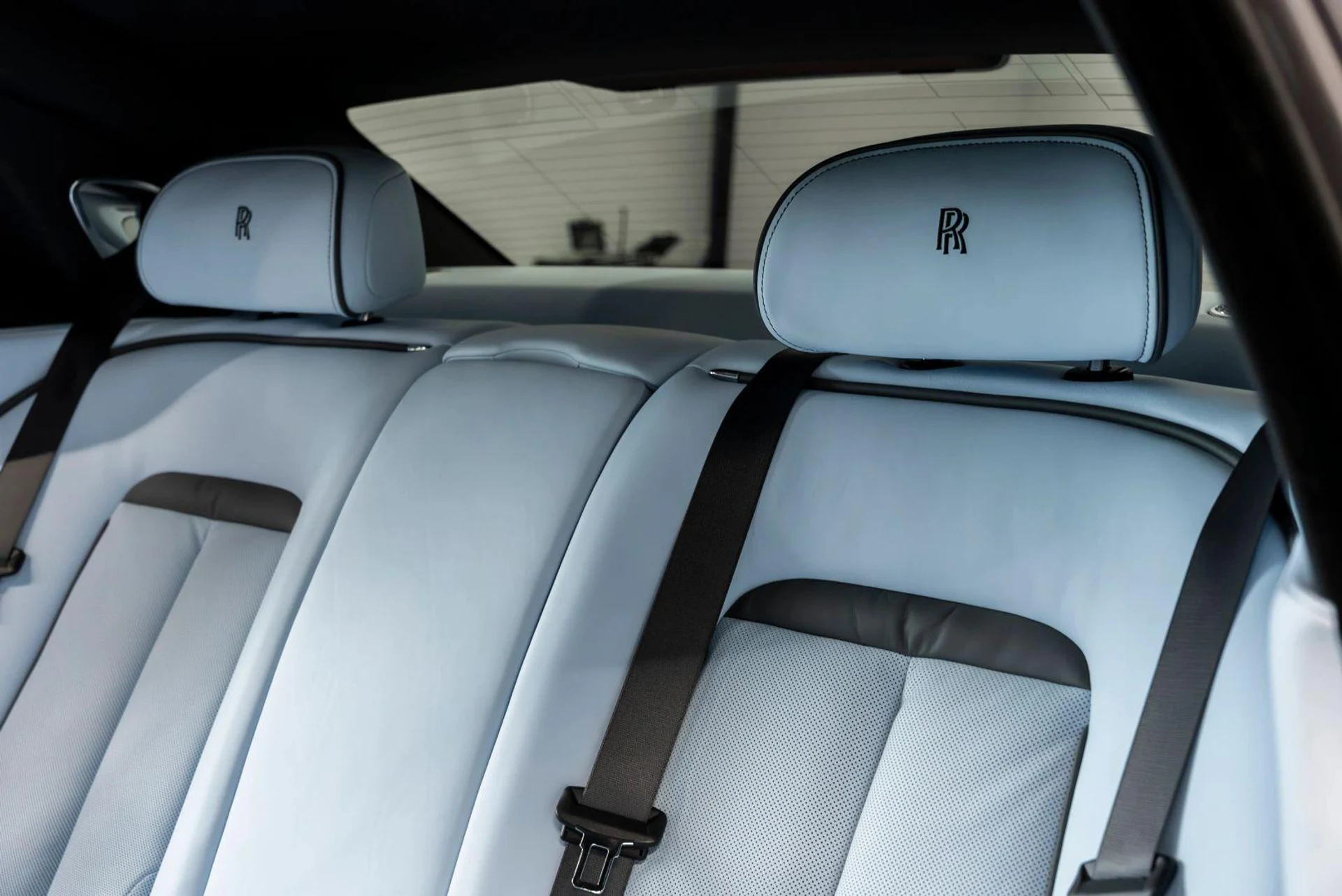 mph064_3968518158_Used_2022_Rolls_Royce_Ghost_Sedan_4_D_1783500974_4973cac1c6