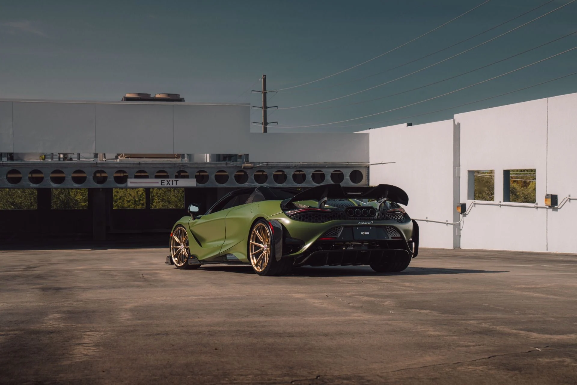 mph064_3983686969_Used_2022_Mc_Laren_765_LT_Spider_MSO_MATTE_URBAN_GREEN_570000_MSRP_50000_in_Tasteful_Mods_1765304765_b812e33a85