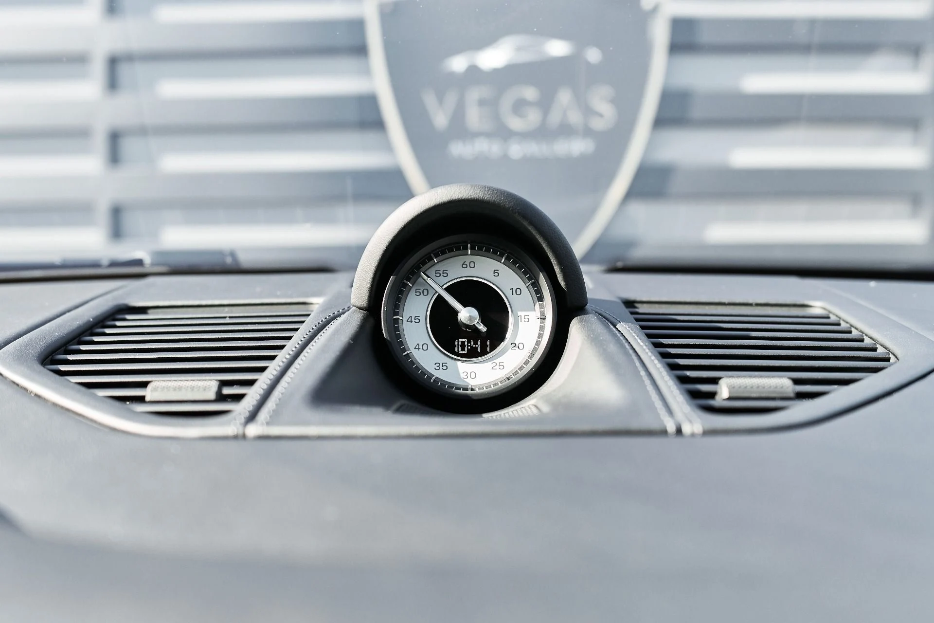 mph064_3986669808_Used_2024_Porsche_911_Turbo_1765937879_7a085ef594