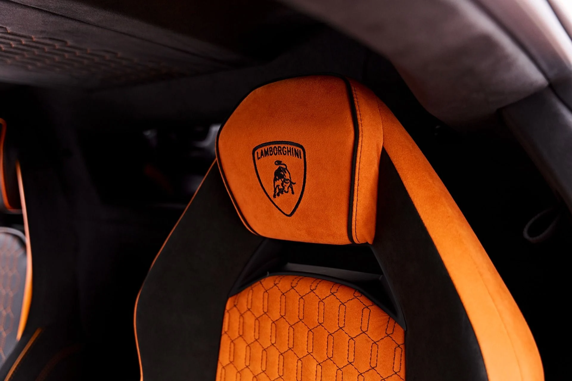 mph064_4018796260_Used_2025_Lamborghini_Revuelto_Base_1786151854_7dec1dd612