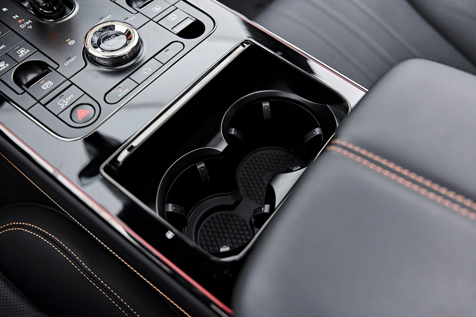 mph064_4021815162_Used_2025_Bentley_Flying_Spur_Black_Edition_1790368116_89e9f69296
