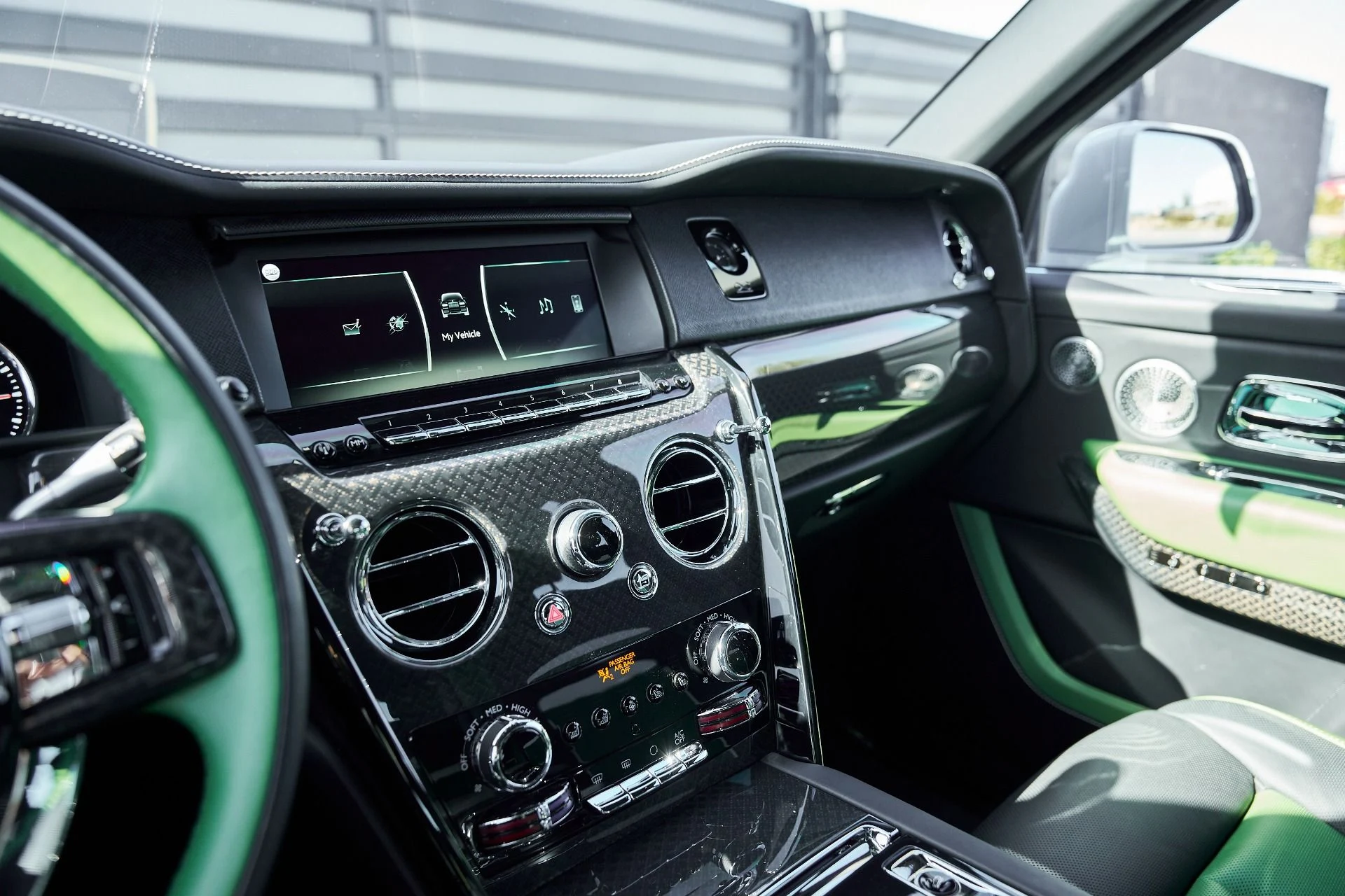 mph064_4047461043_Used_2023_Rolls_Royce_Cullinan_Black_Badge_1769736537_00e5967501