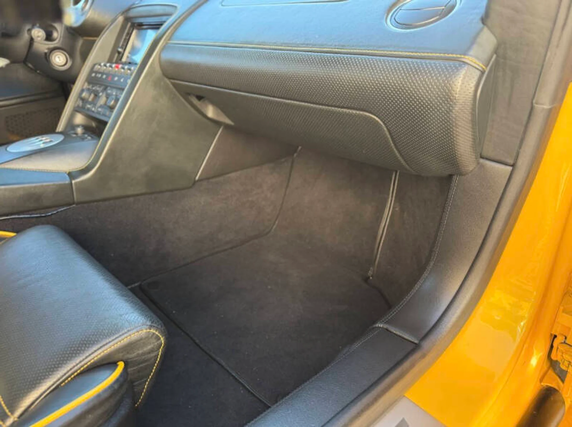 mph064_4062758127_2008_lamborghini_gallardo_base_awd_2dr_coupe_9780ca379c