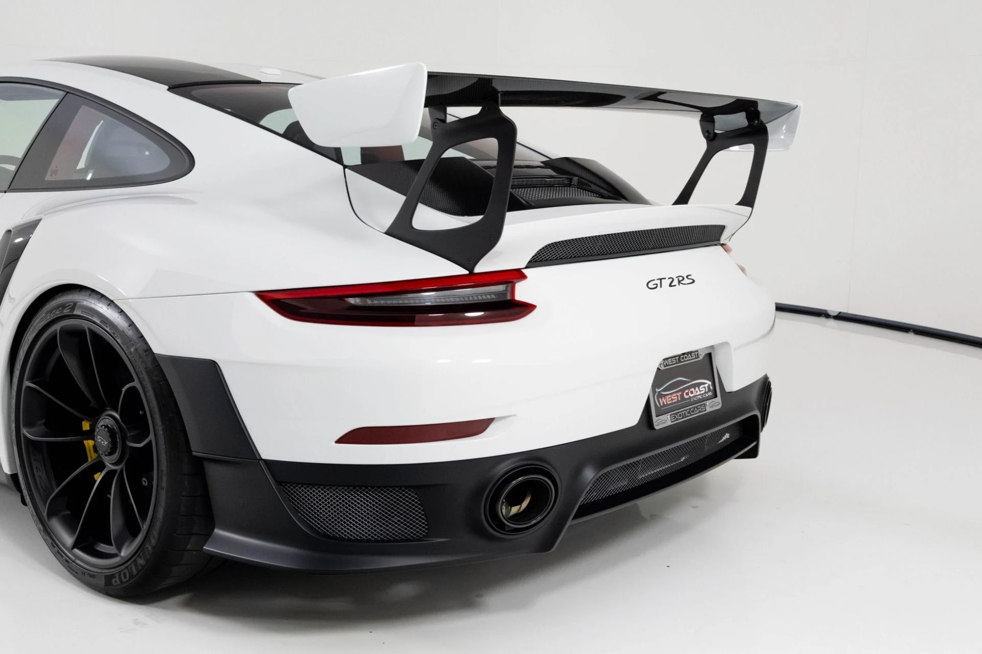 mph064_4088144002_Used_2018_Porsche_911_GT_2_RS_1763508422_d09138bf33