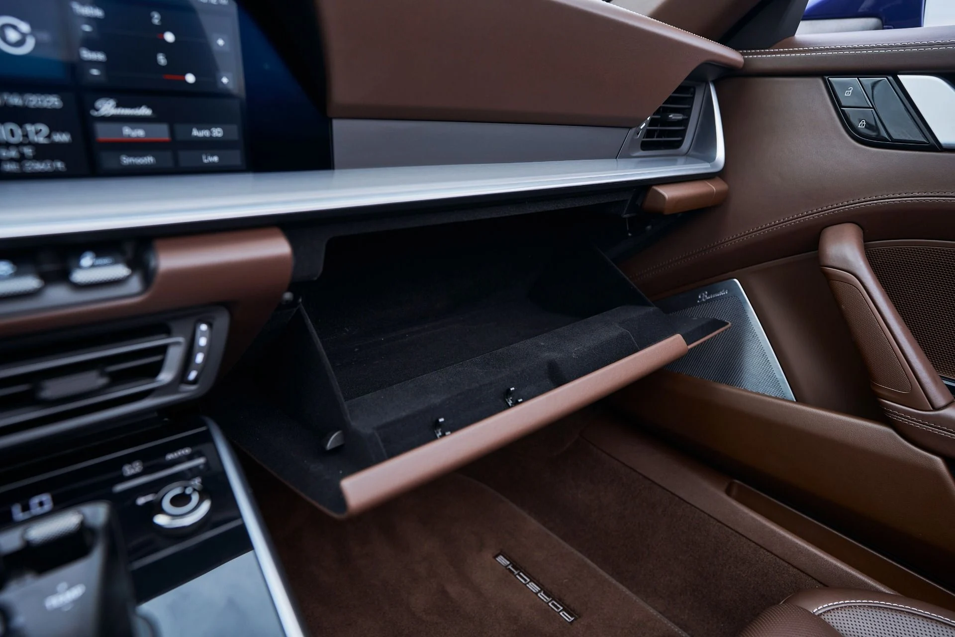 mph064_409281155_Used_2021_Porsche_911_Turbo_S_1763157530_bd75c9f0f3