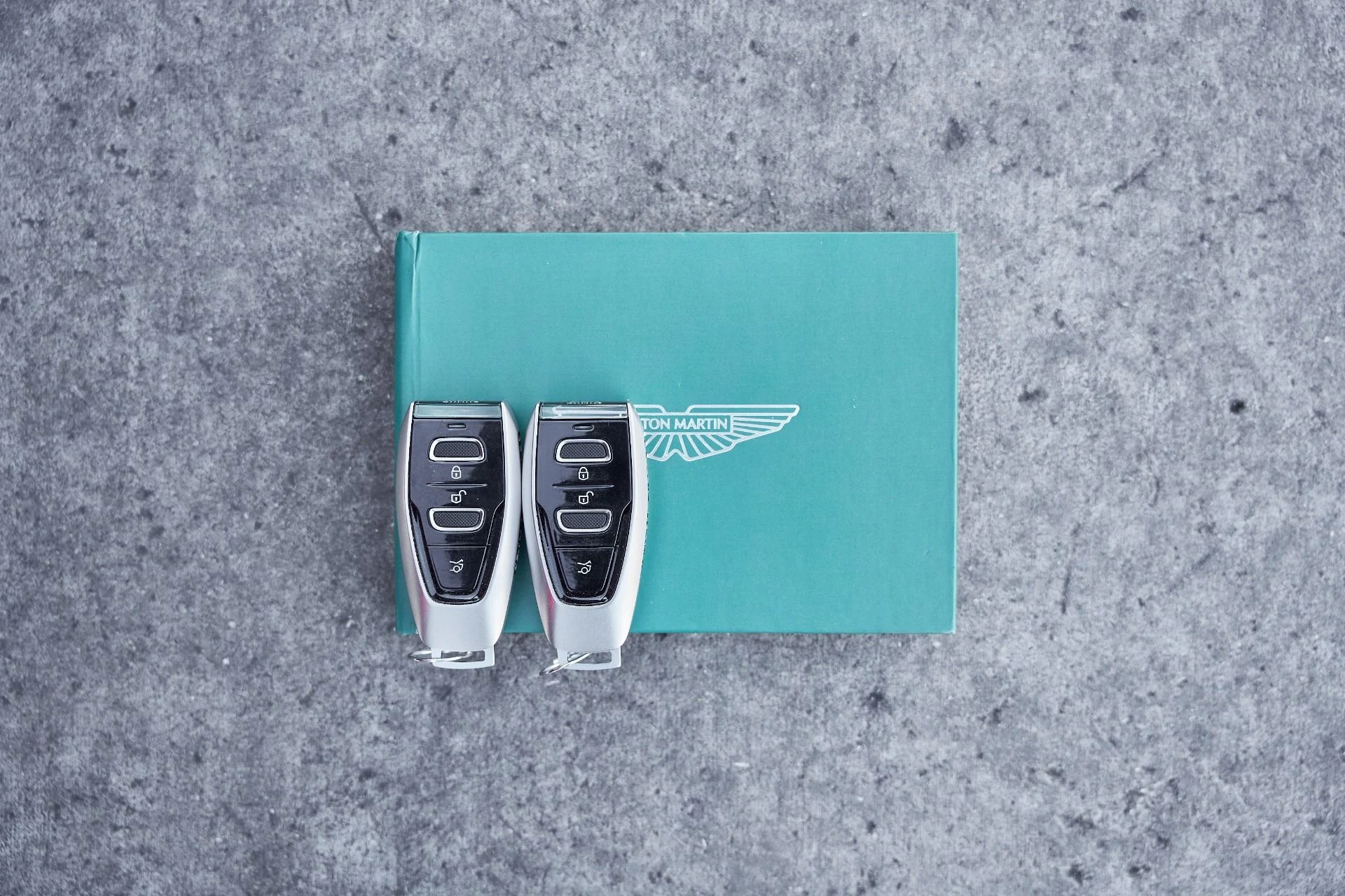 mph064_4095161422_Used_2024_Aston_Martin_DB_12_1767840075_1cddf30fe8