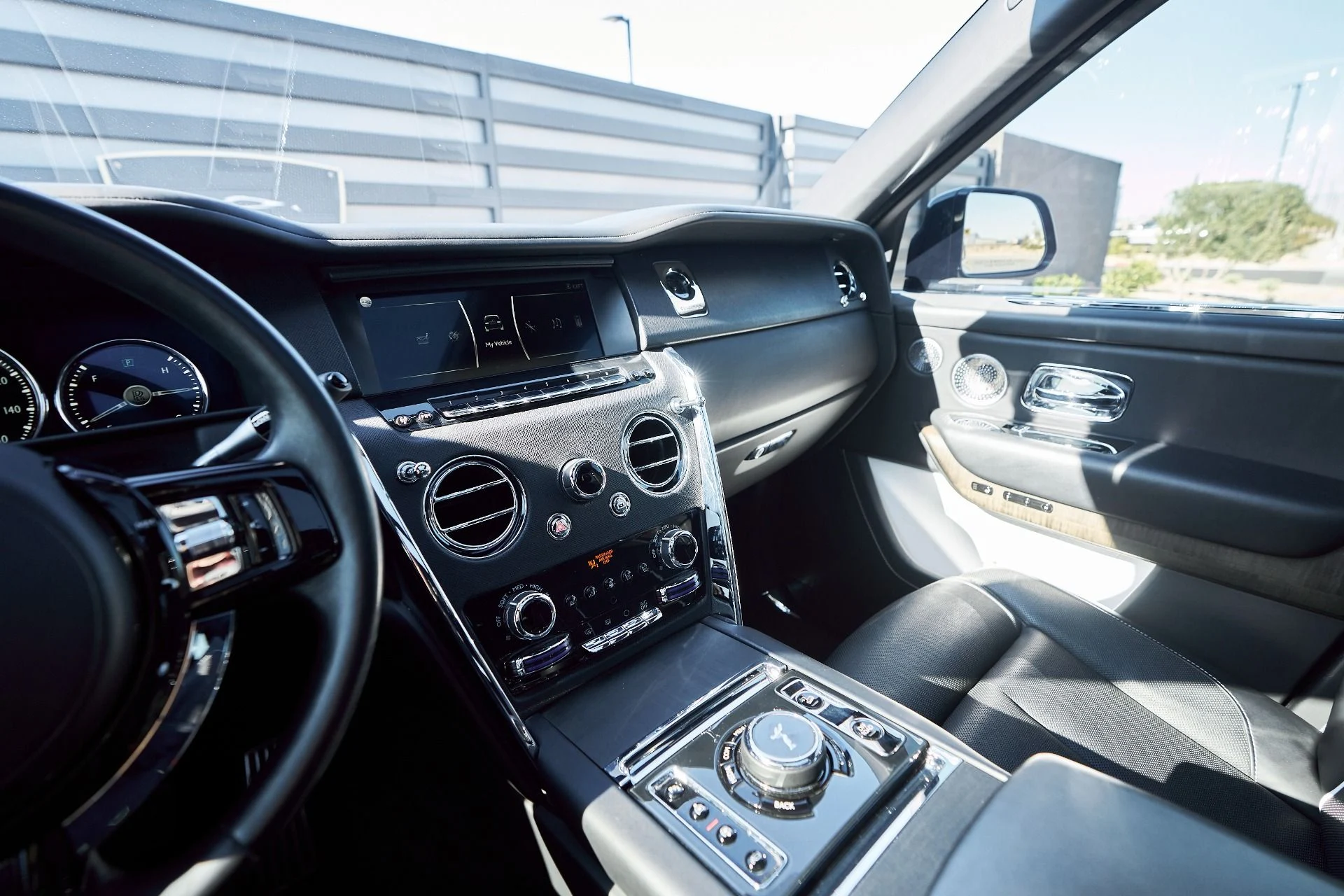 mph064_4114084529_Used_2019_Rolls_Royce_Cullinan_Base_1767201761_0425eb5191