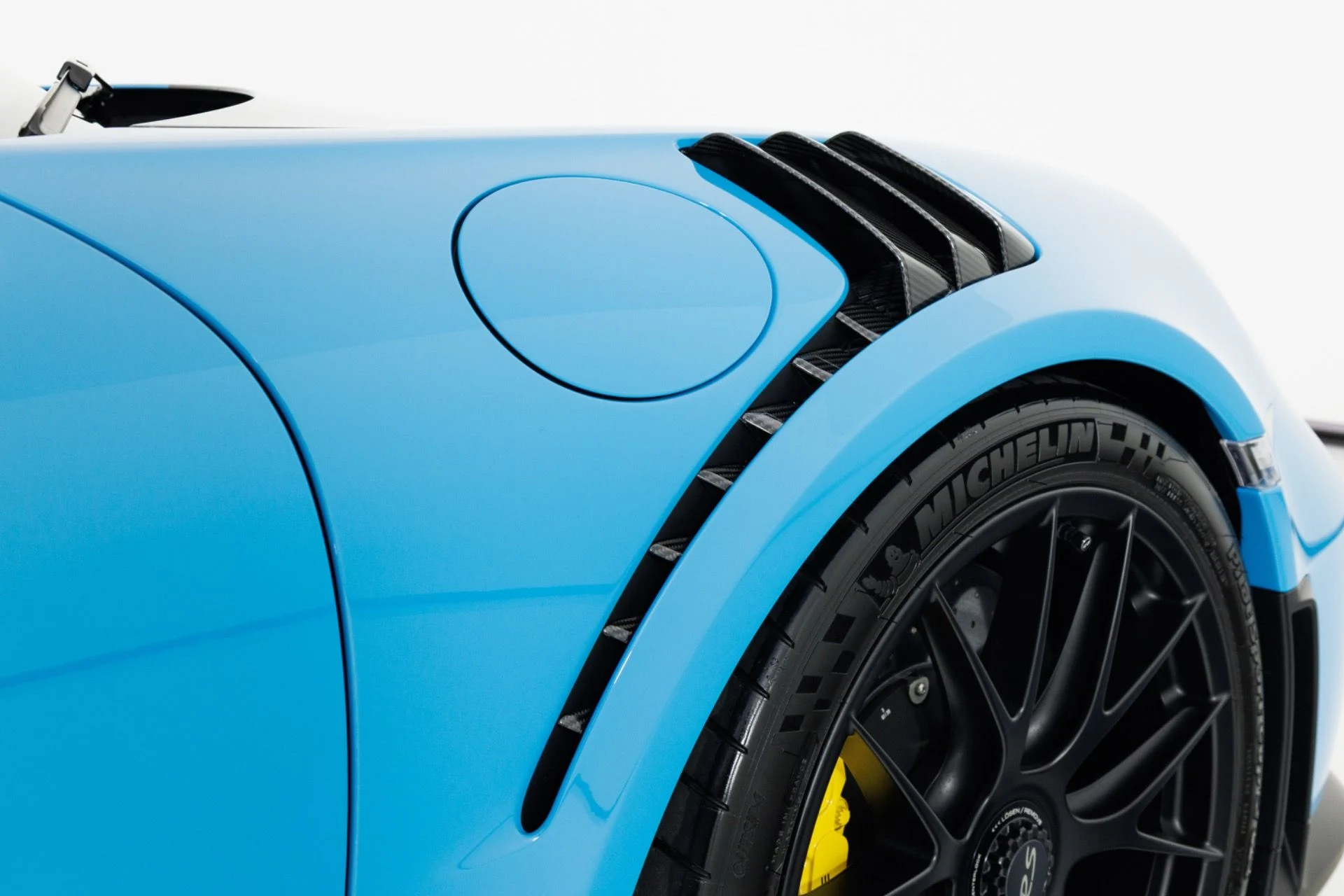 mph064_4140756463_Used_2018_Porsche_911_GT_2_RS_1783631648_b6b0b79596