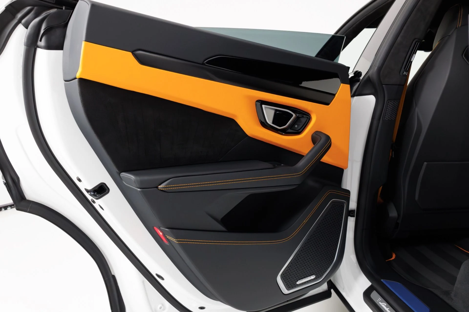 mph064_4147142297_Used_2024_Lamborghini_Urus_S_1775674860_a00bcd0678