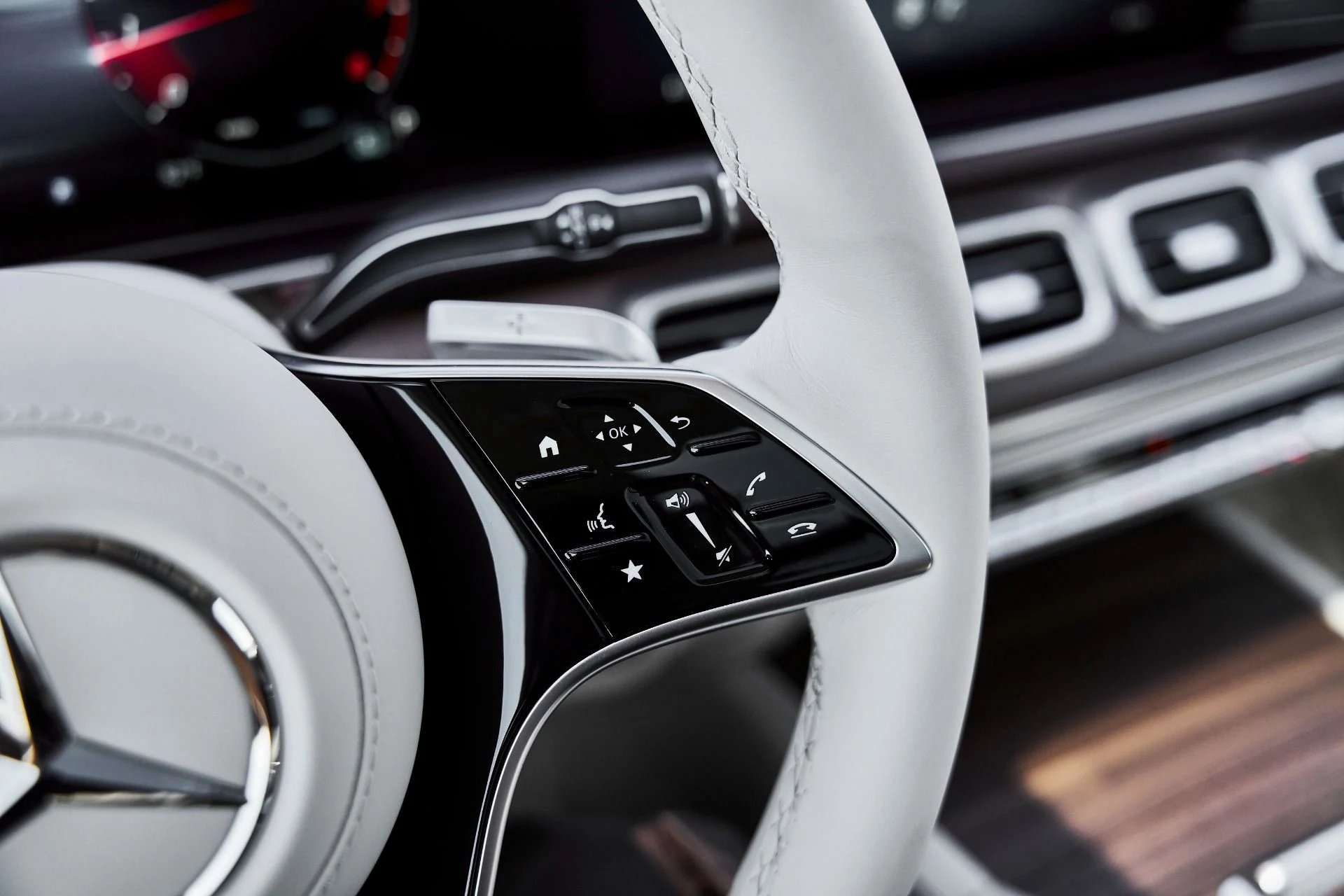 mph064_4154358021_Used_2026_Mercedes_Benz_GLS_Maybach_GLS_600_1776732881_0bc57e046a