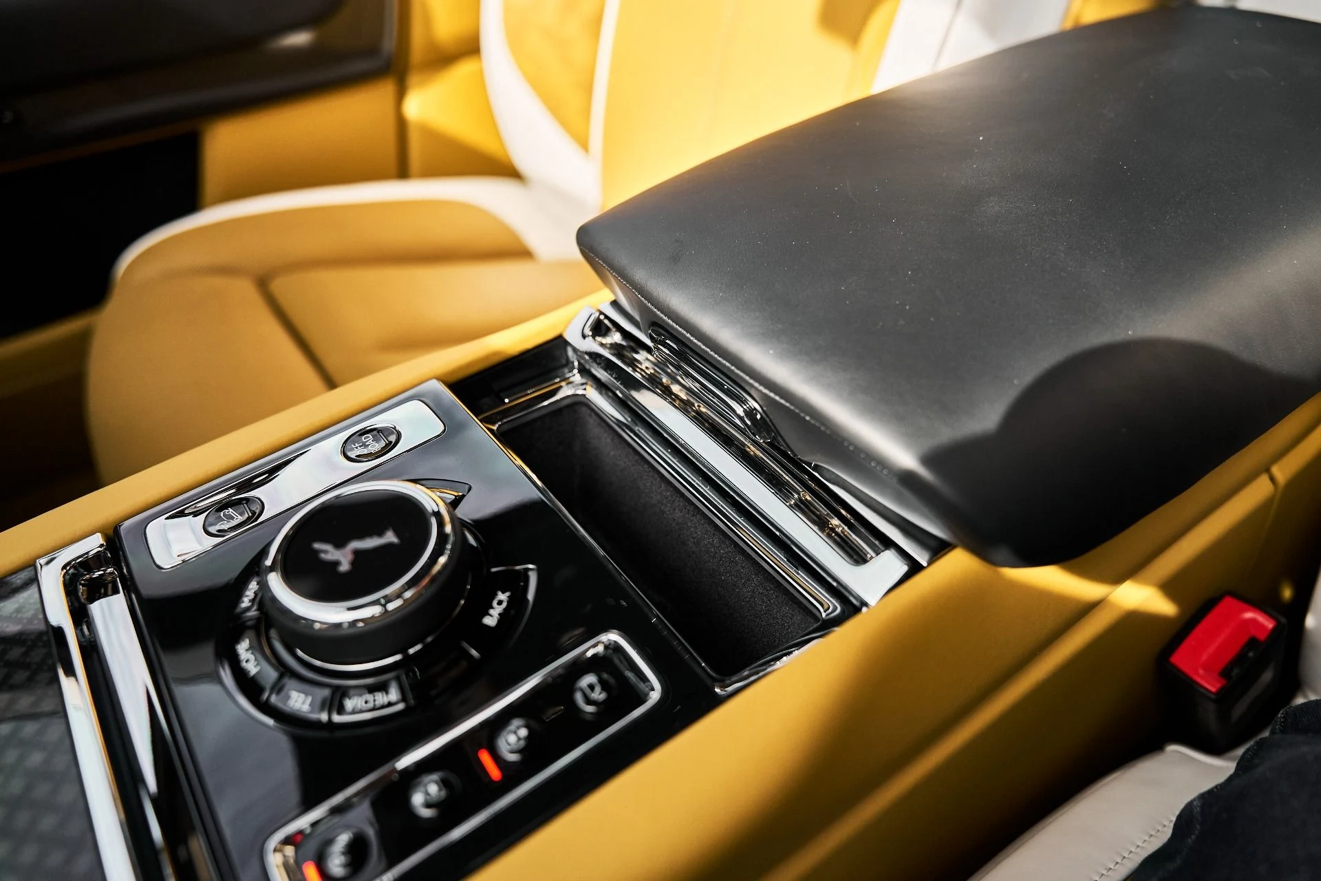 mph064_4199460787_Used_2026_Rolls_Royce_Cullinan_Black_Badge_1776556102_b849432736