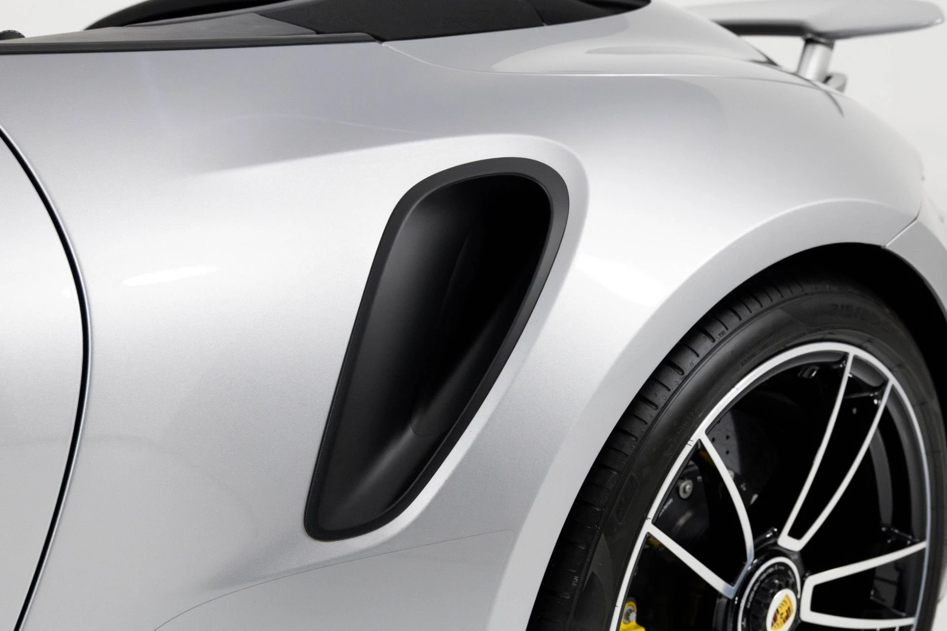 mph064_4232303888_Used_2022_Porsche_911_Turbo_S_1764184631_97d37445ed