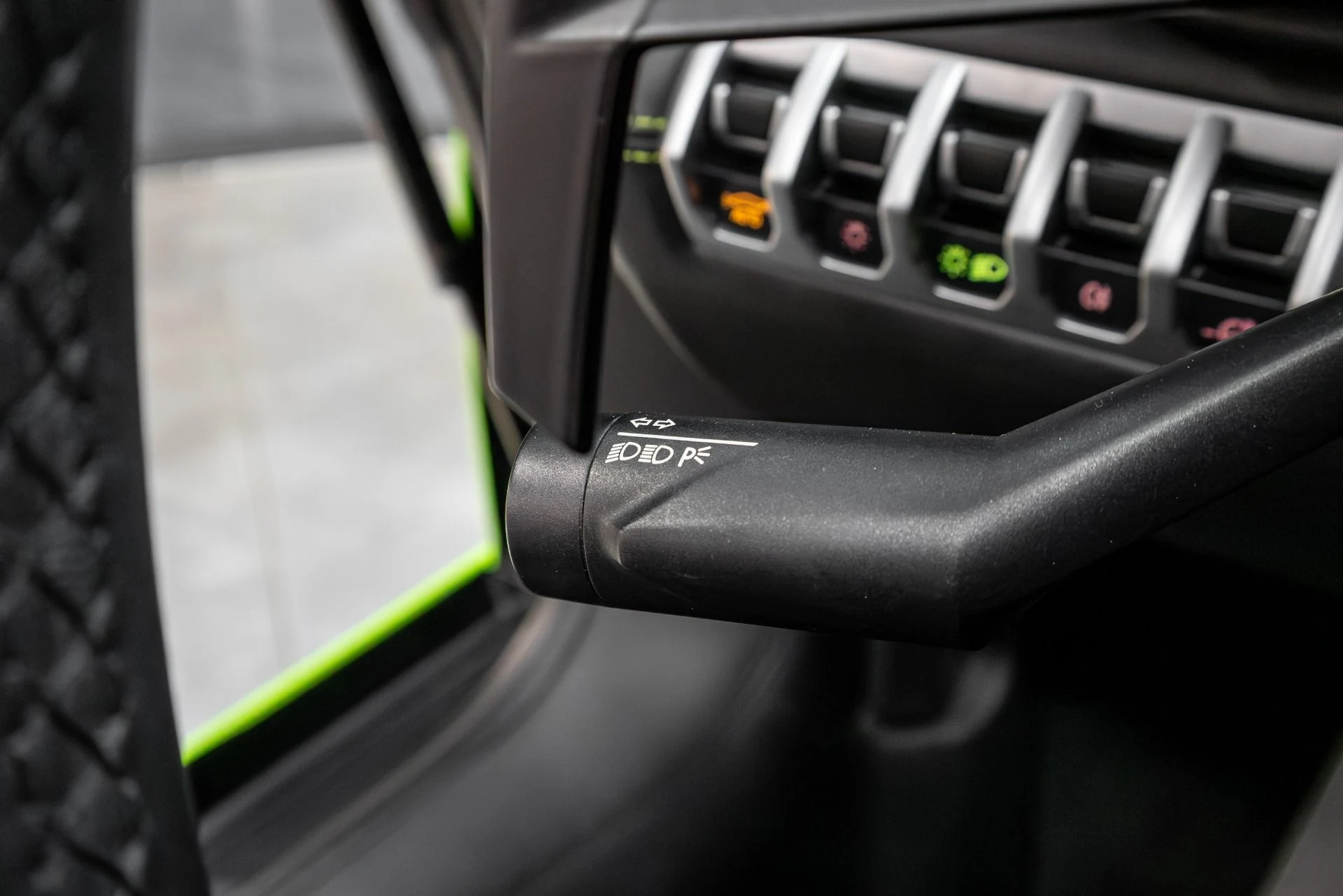 mph064_4239163492_Used_2015_Lamborghini_Aventador_1764723845_63d0a5783c