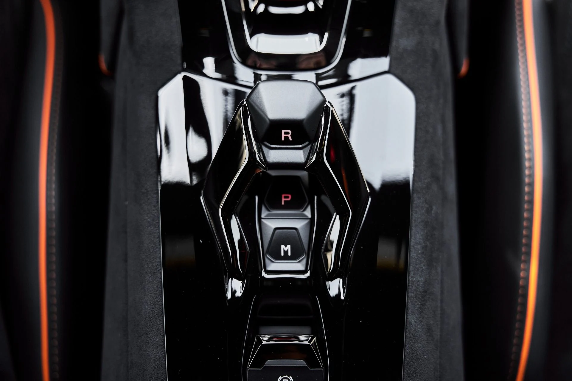 mph064_4242041934_Used_2023_Lamborghini_Huracan_Sterrato_Base_1776823504_0f700583de